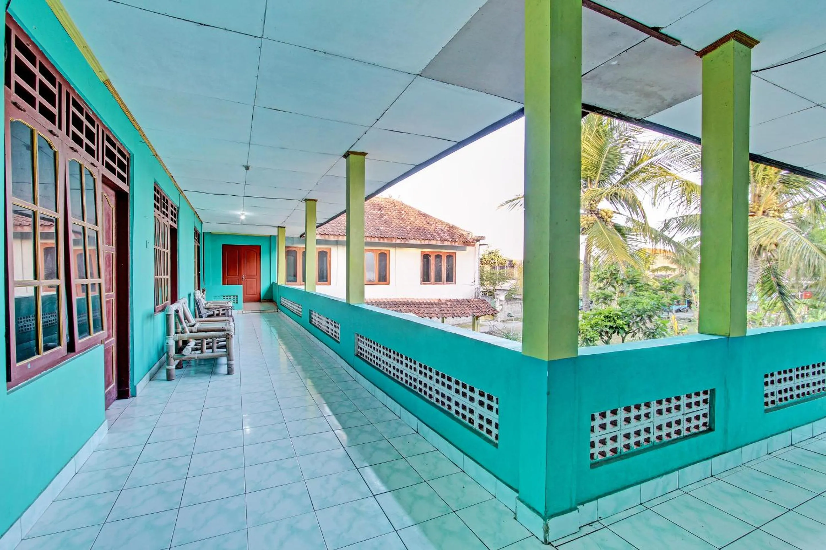 Lobby or reception in SPOT ON 92873 Losmen Parikesit