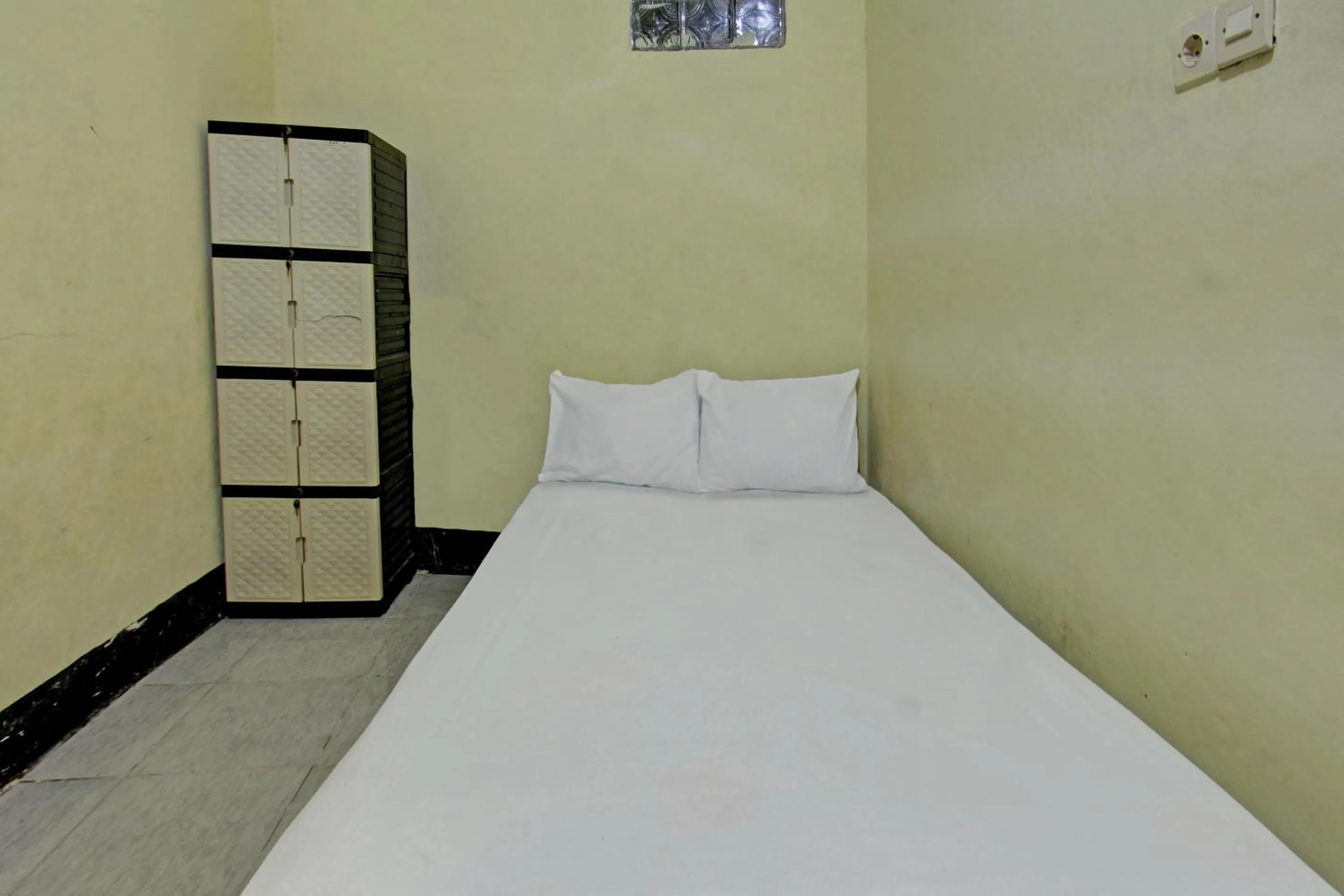 Bedroom, Bed in Hotel O Penginapan 3 Bersaudara Near Pasar Sengkol