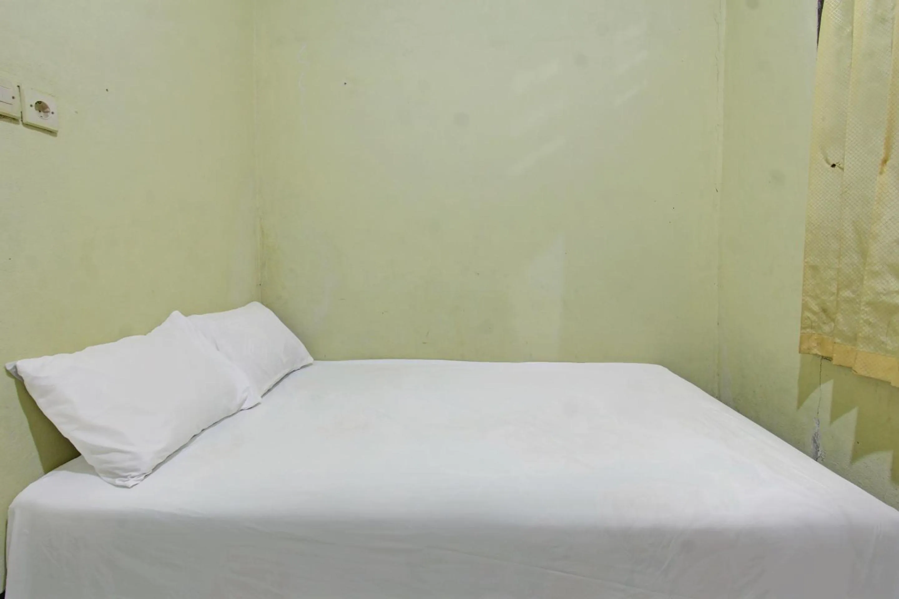 Bedroom, Bed in Hotel O Penginapan 3 Bersaudara Near Pasar Sengkol