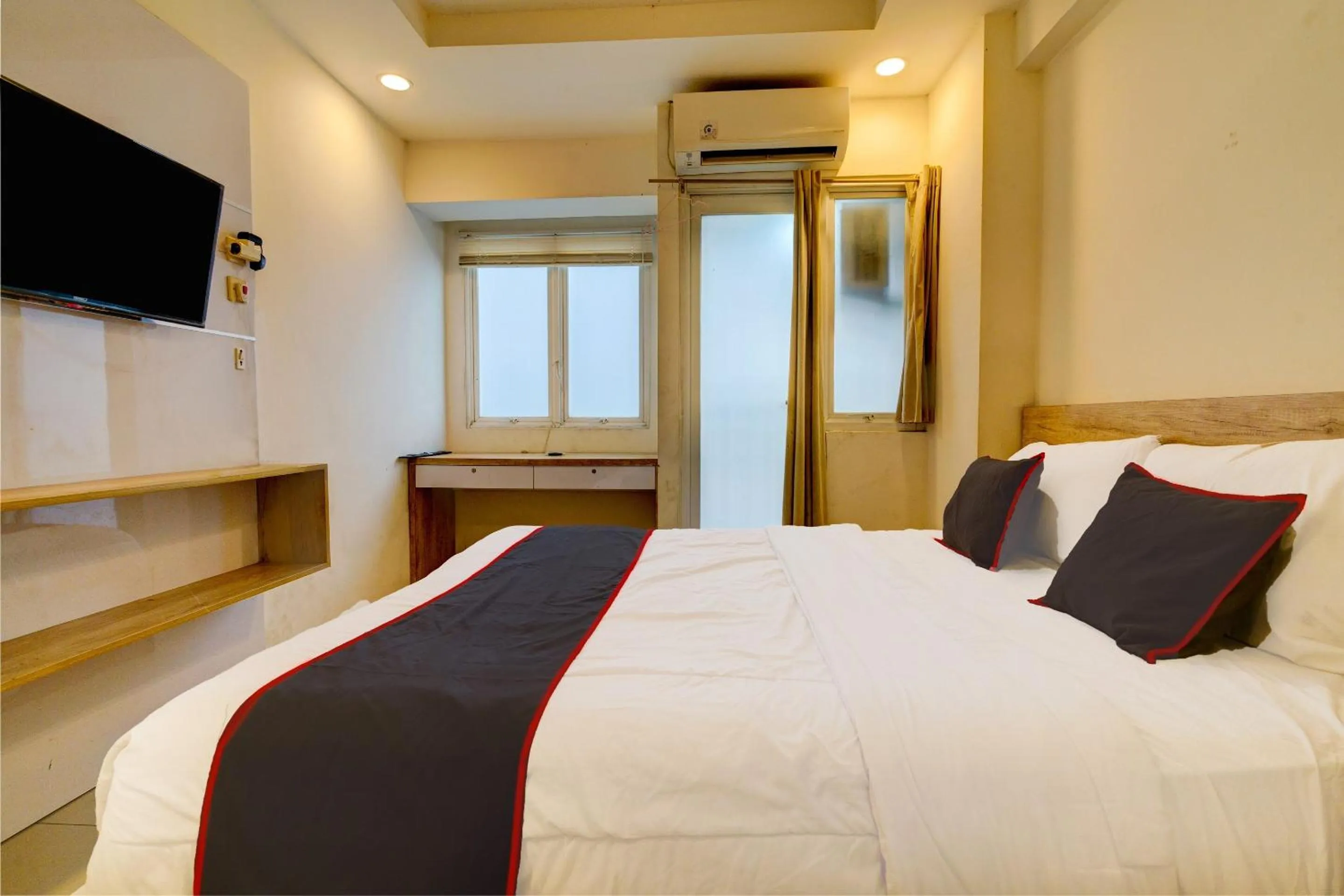 Bedroom in Collection O 92870 Apartement Grand Sentraland Karawang By Ipul