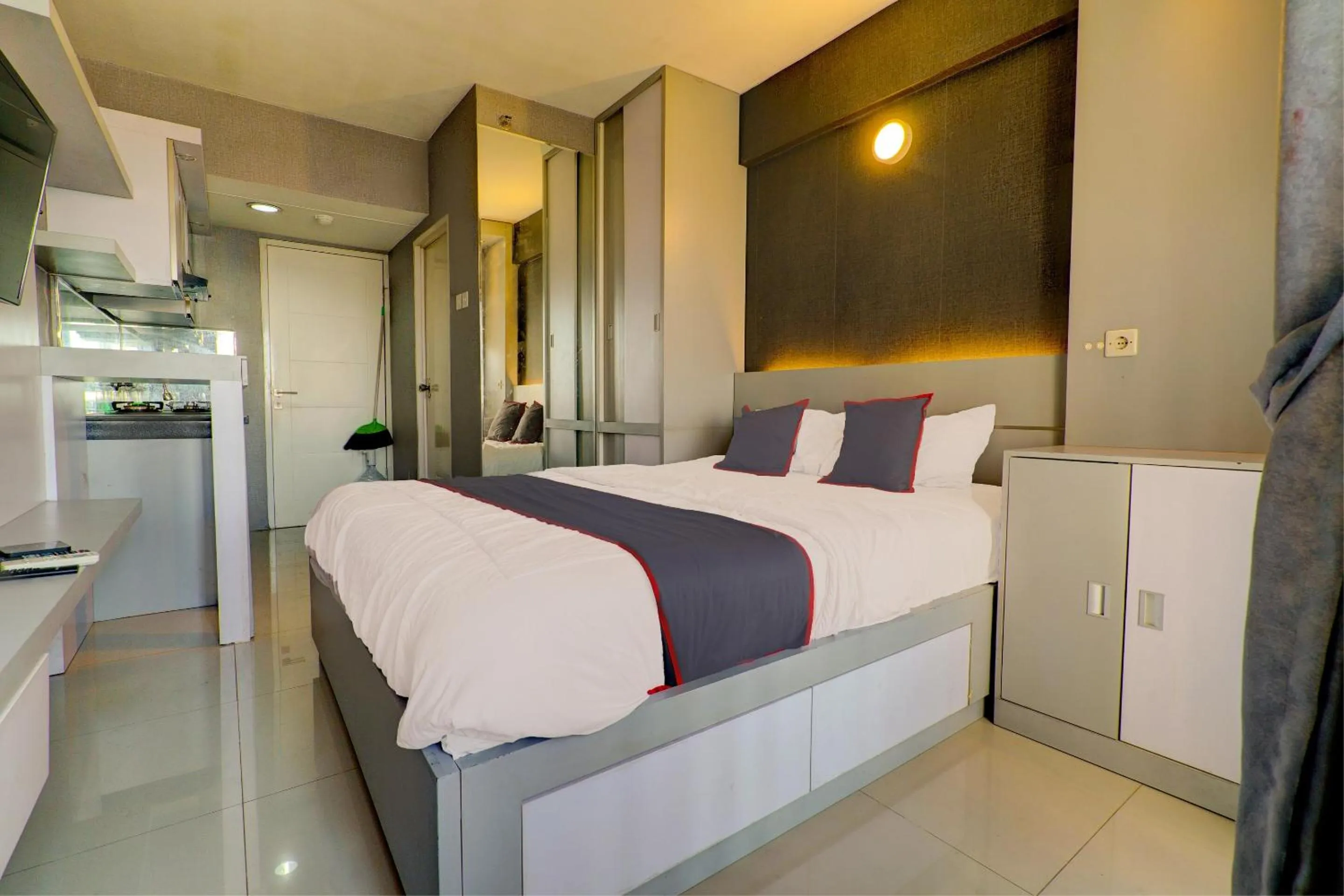 Bedroom in Collection O 92870 Apartement Grand Sentraland Karawang By Ipul