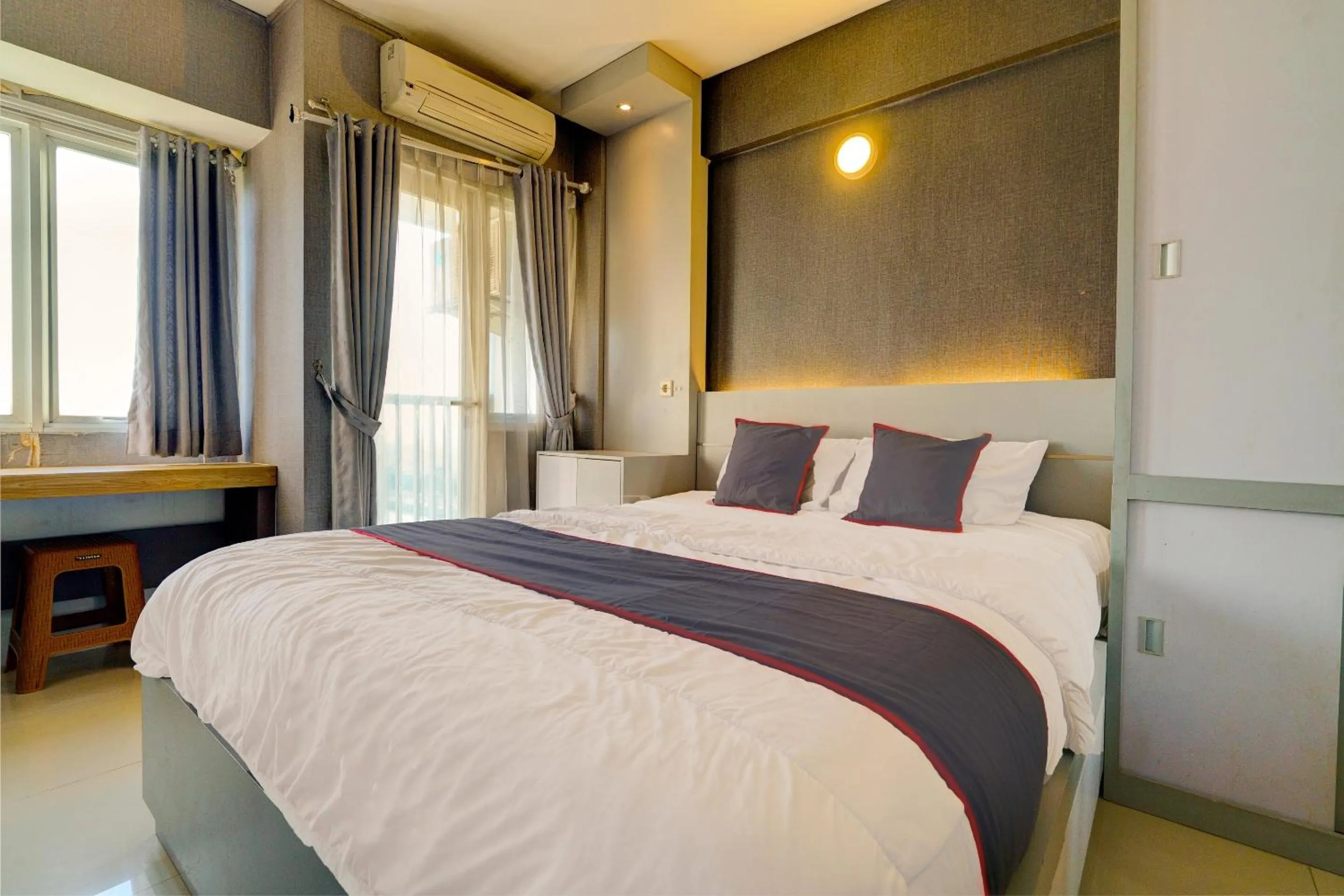 Bedroom in Collection O 92870 Apartement Grand Sentraland Karawang By Ipul
