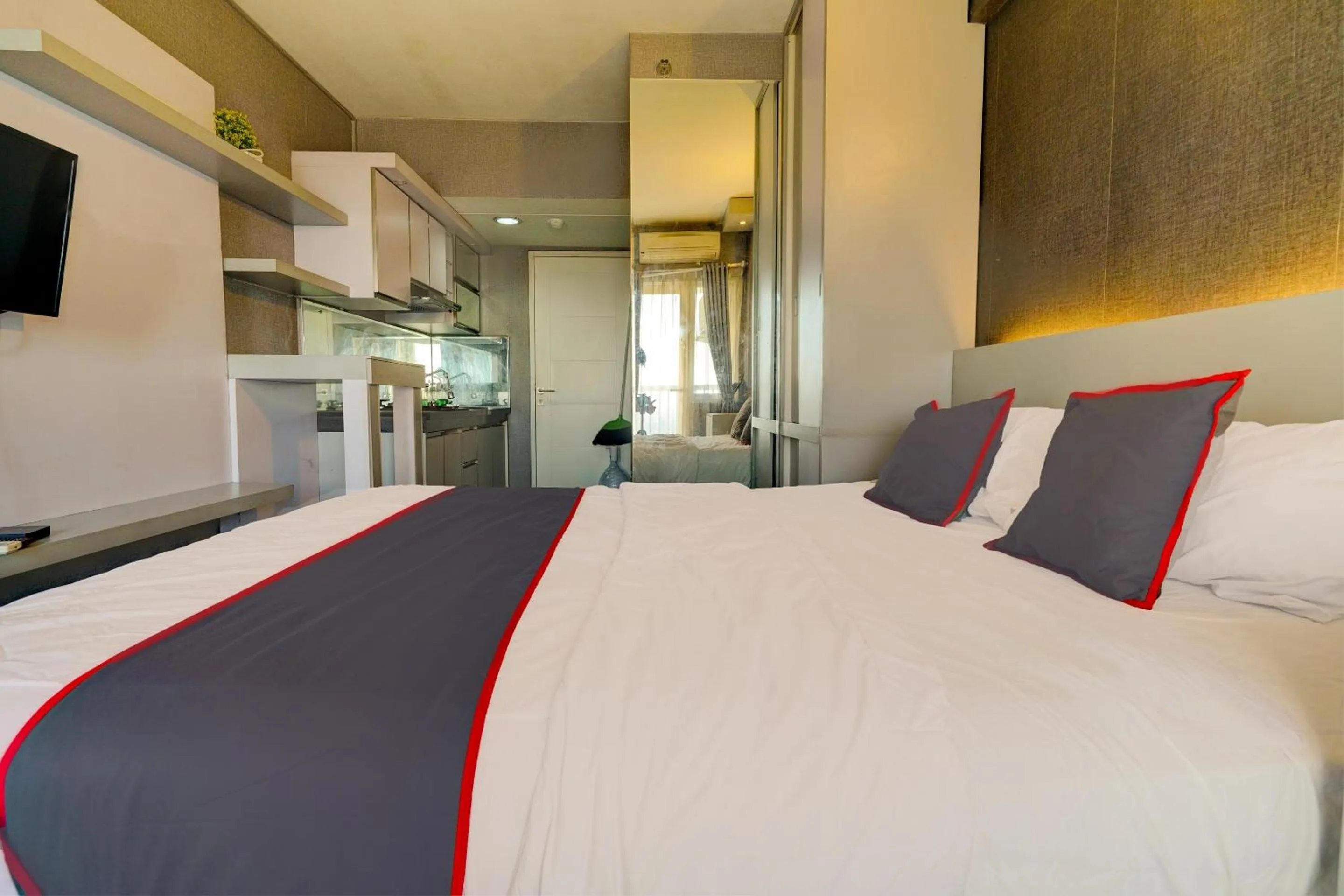 Bedroom in Collection O 92870 Apartement Grand Sentraland Karawang By Ipul