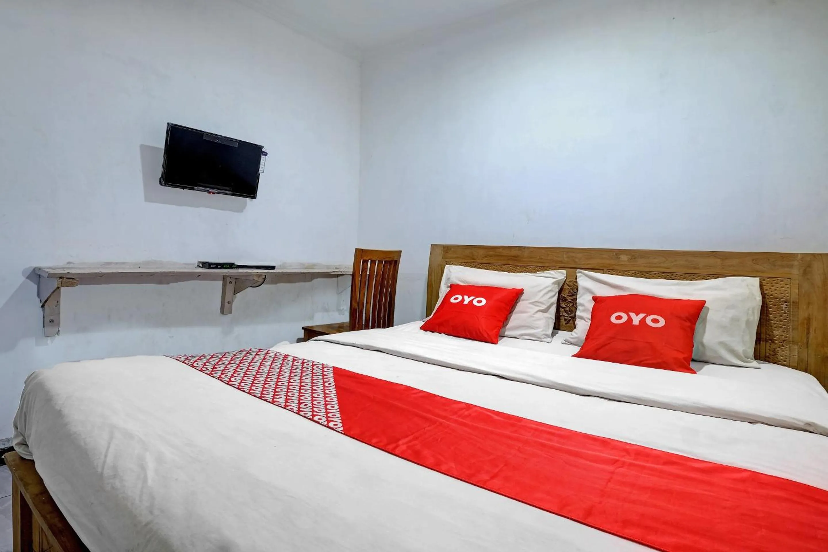 Bedroom, Bed in OYO Life 92877 Hotel Rainbow 7296