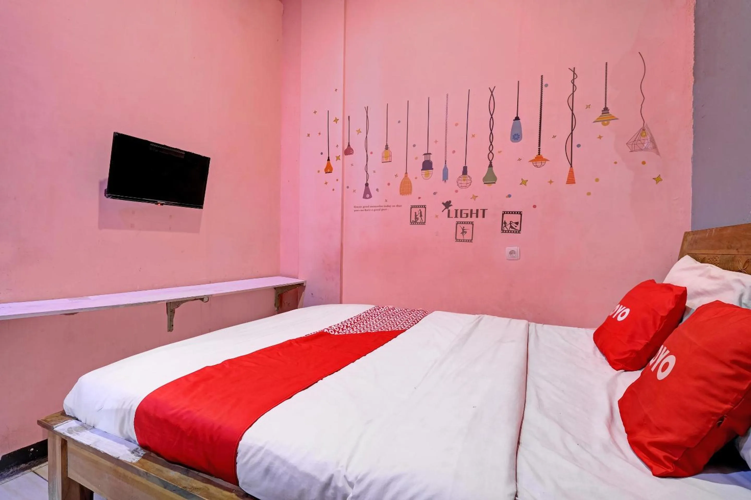 Bedroom, Bed in OYO Life 92877 Hotel Rainbow 7296