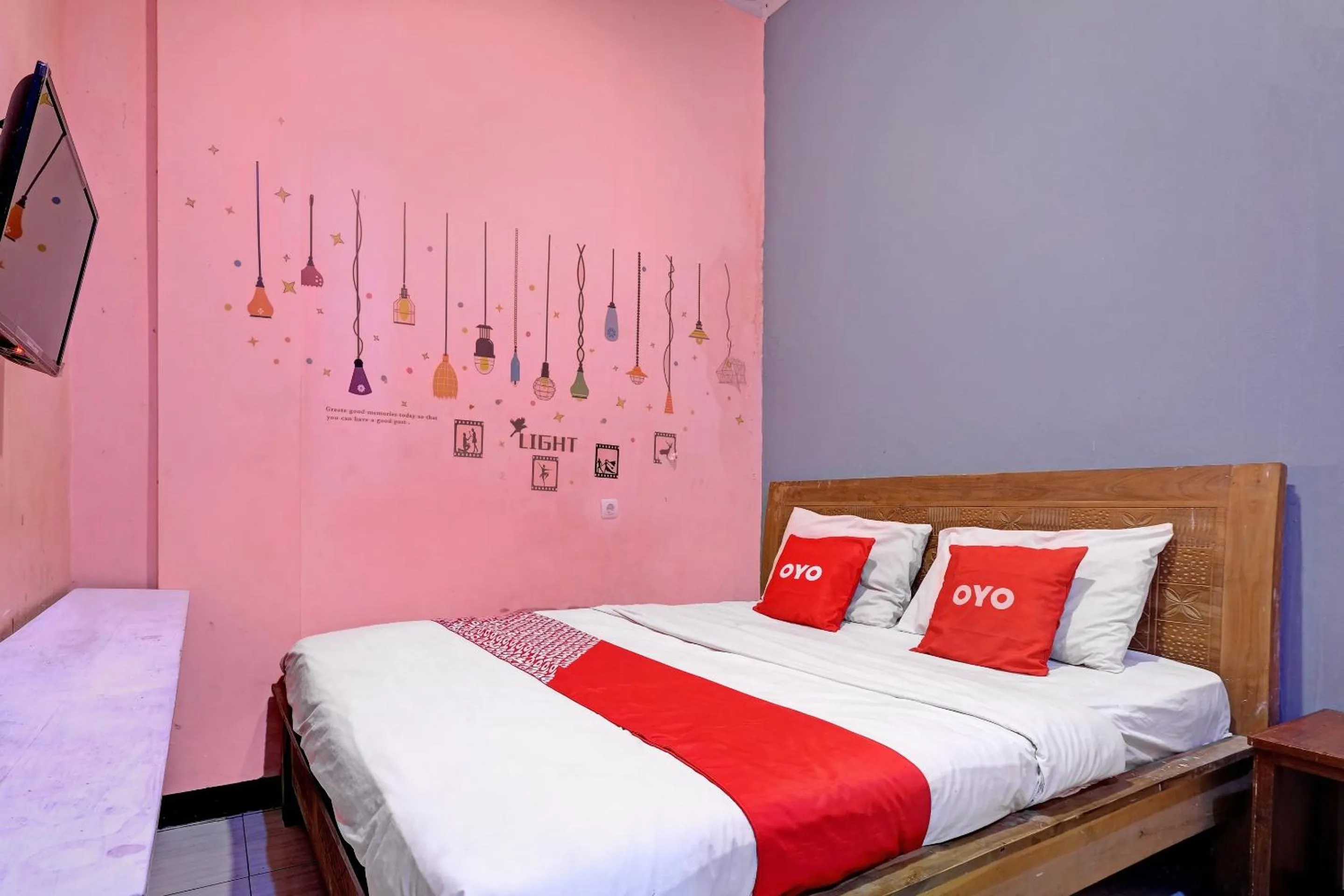 Bedroom, Bed in OYO Life 92877 Hotel Rainbow 7296