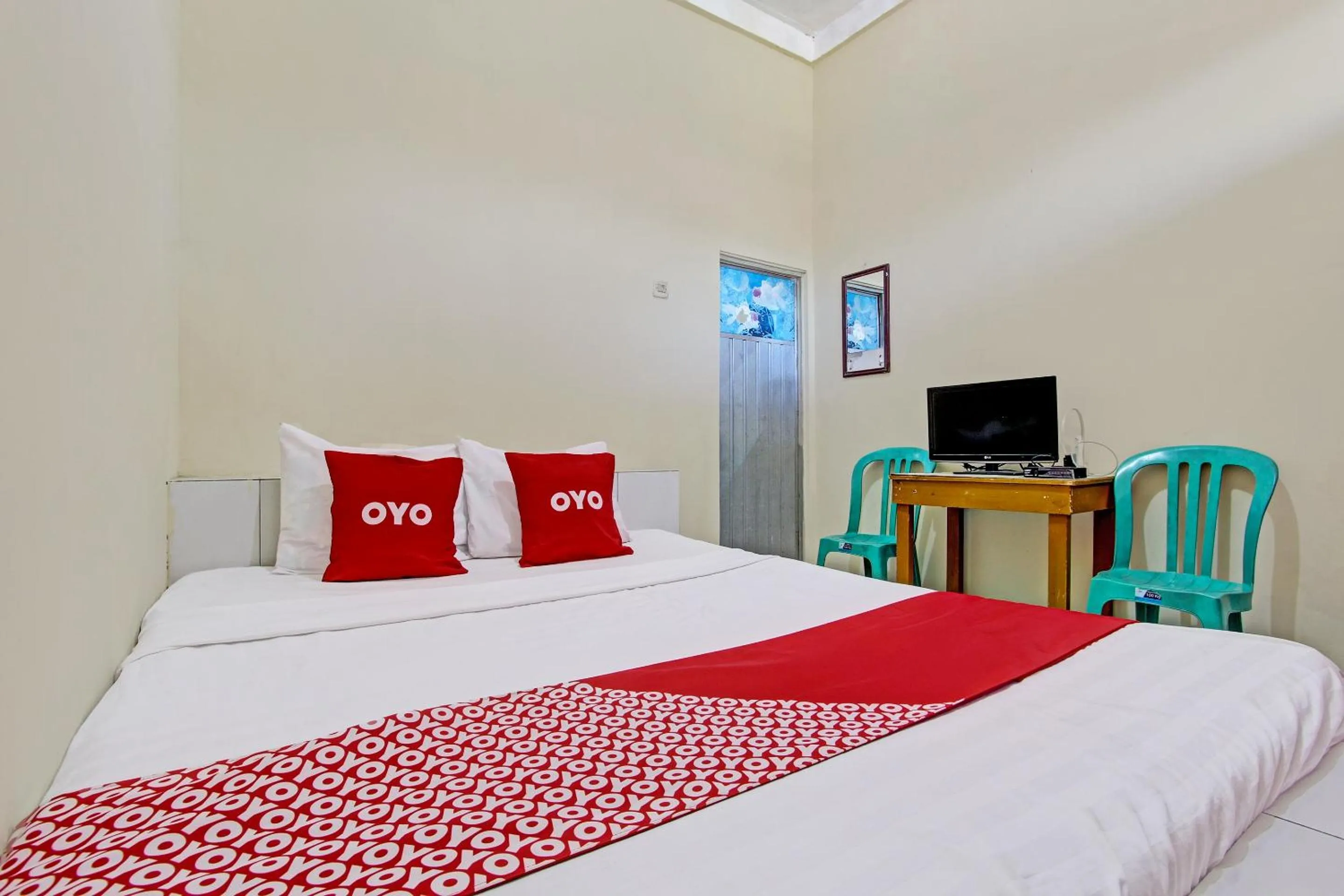 Bedroom, Bed in OYO 92884 Agustha Homestay