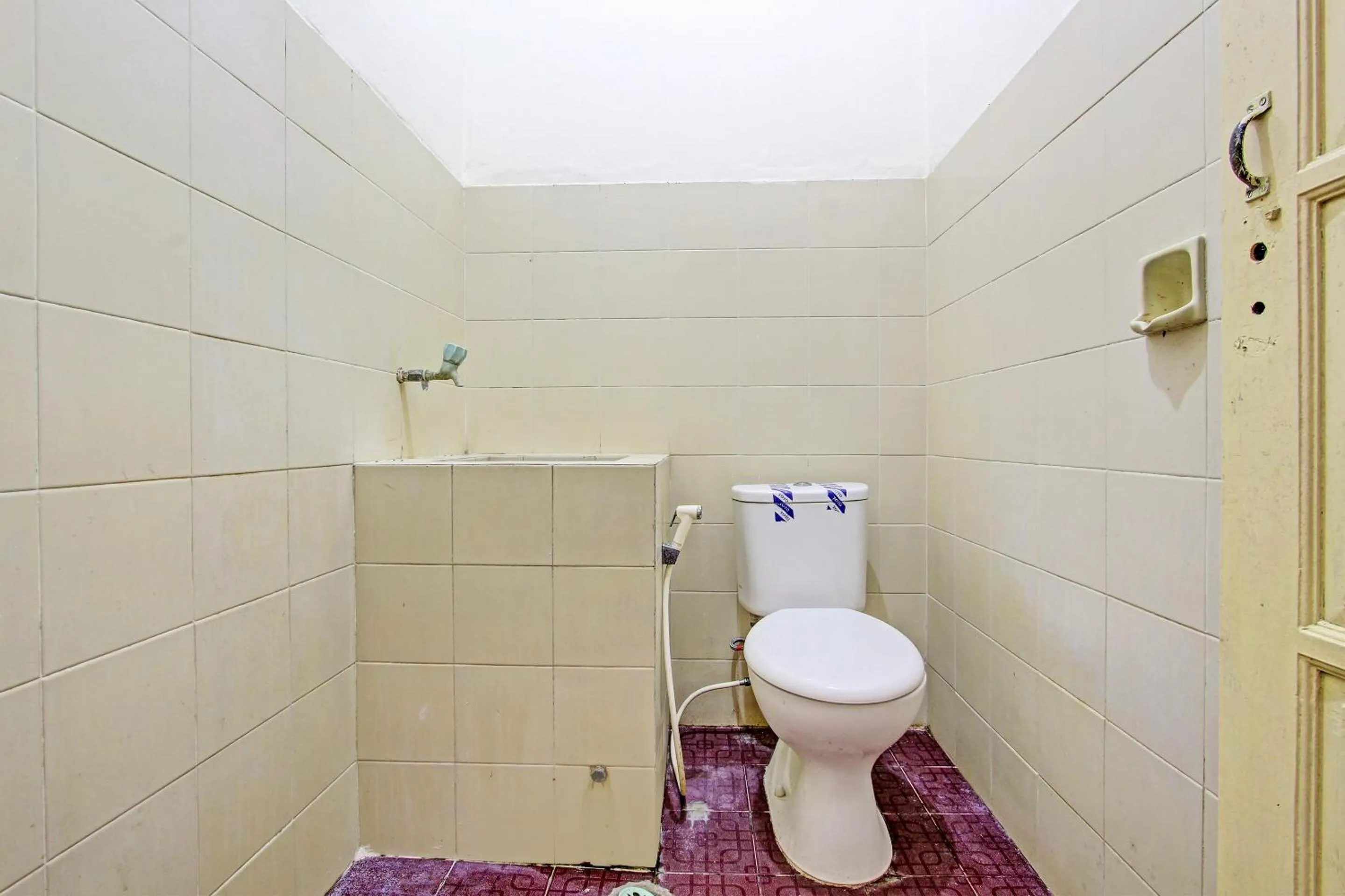 Bathroom in OYO 92884 Agustha Homestay