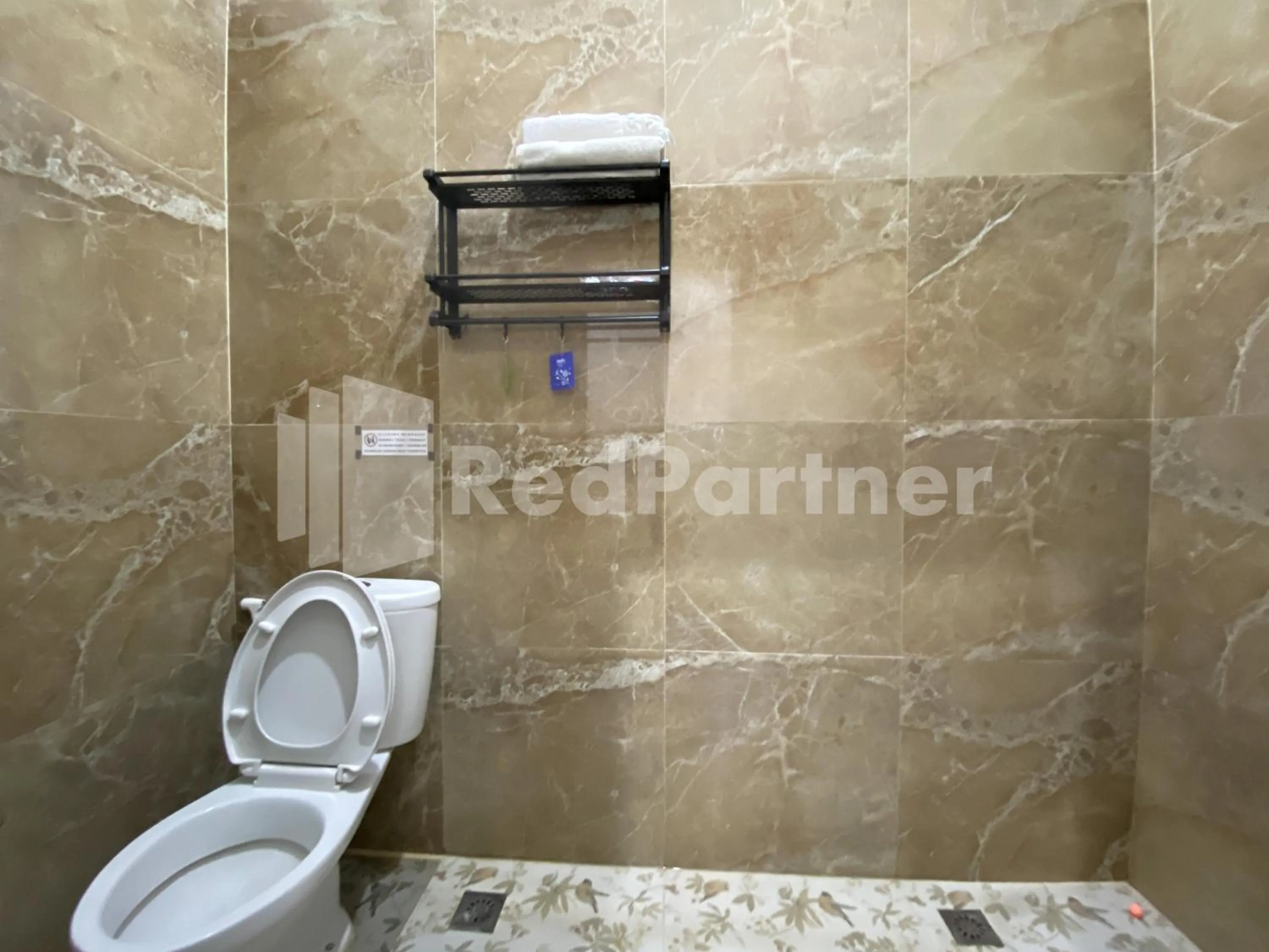 Bathroom in House n Coffee 55 Temanggung RedPartner