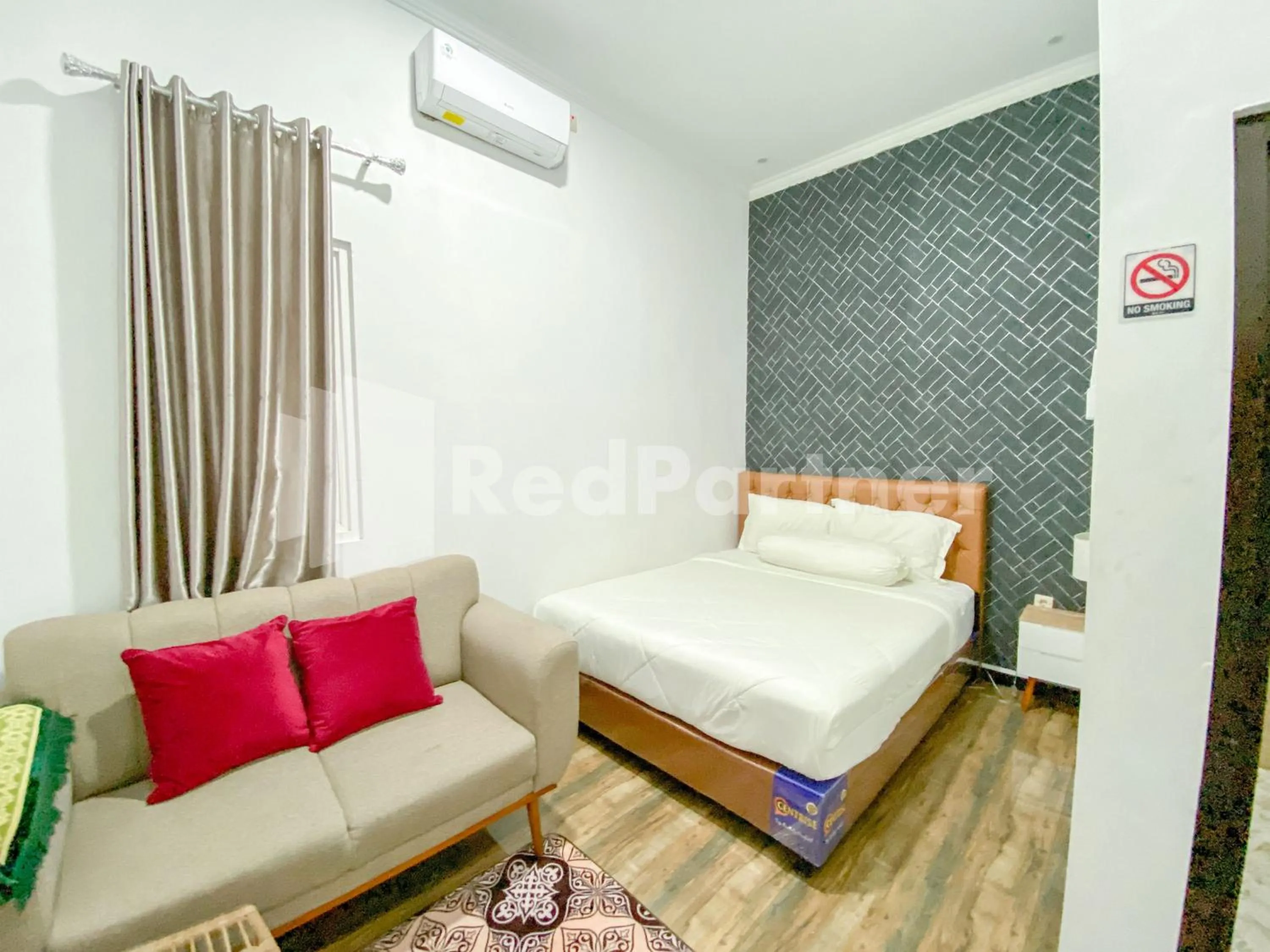 Bedroom, Bed in House n Coffee 55 Temanggung RedPartner