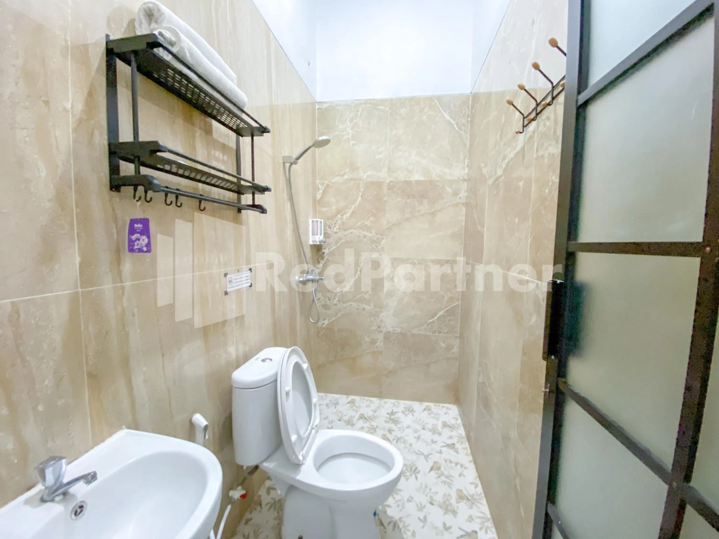 Bathroom in House n Coffee 55 Temanggung RedPartner