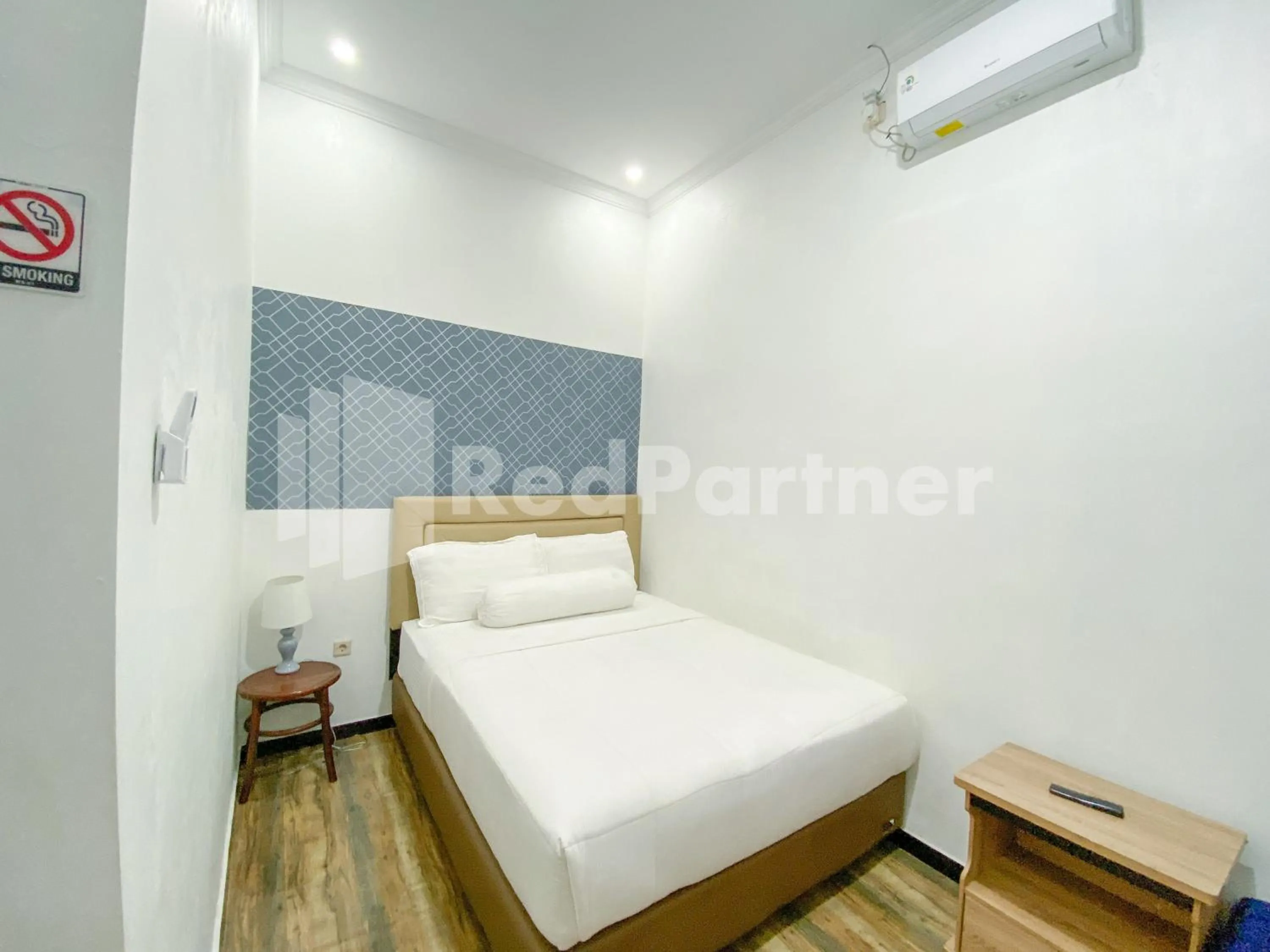 Bedroom, Bed in House n Coffee 55 Temanggung RedPartner