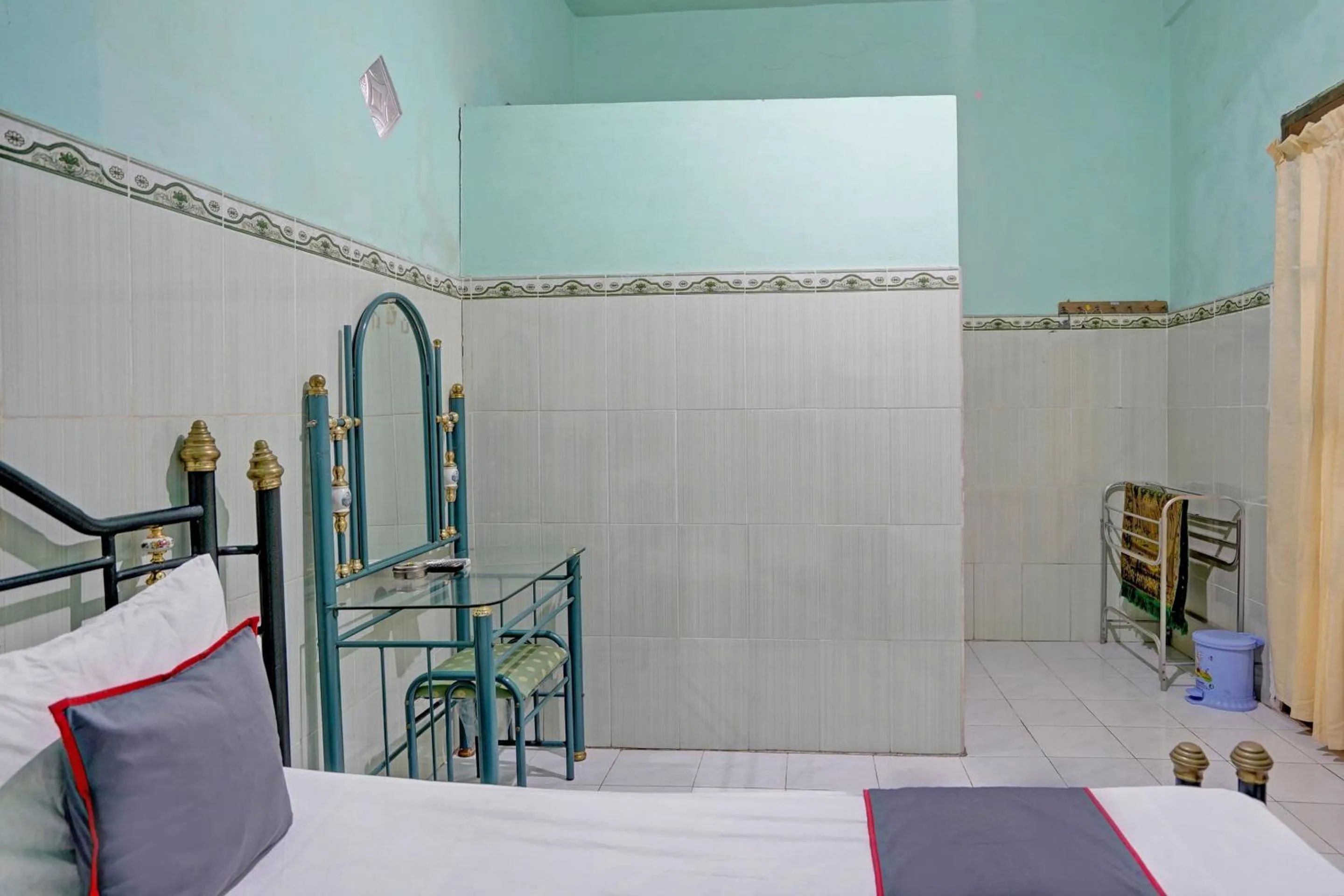 Bedroom, Bed in Collection O 92897 Hotel Intan Near Kantor Syahbandar Bawean