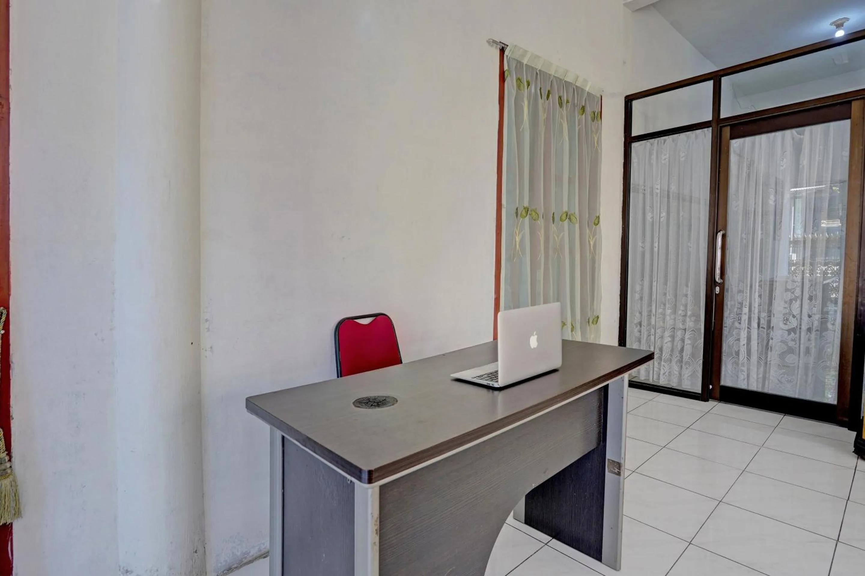 Lobby or reception in Collection O 92897 Hotel Intan Near Kantor Syahbandar Bawean