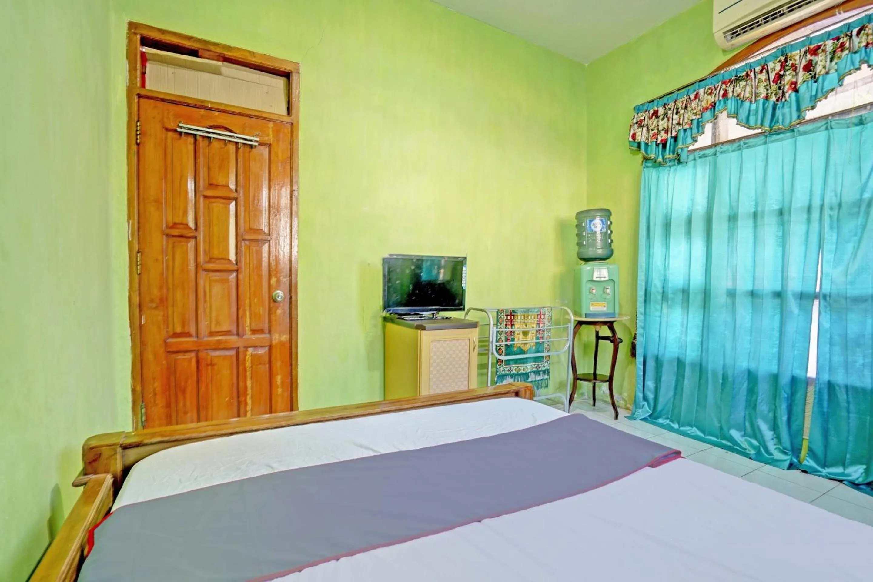 Bedroom, Bed in Collection O 92897 Hotel Intan Near Kantor Syahbandar Bawean