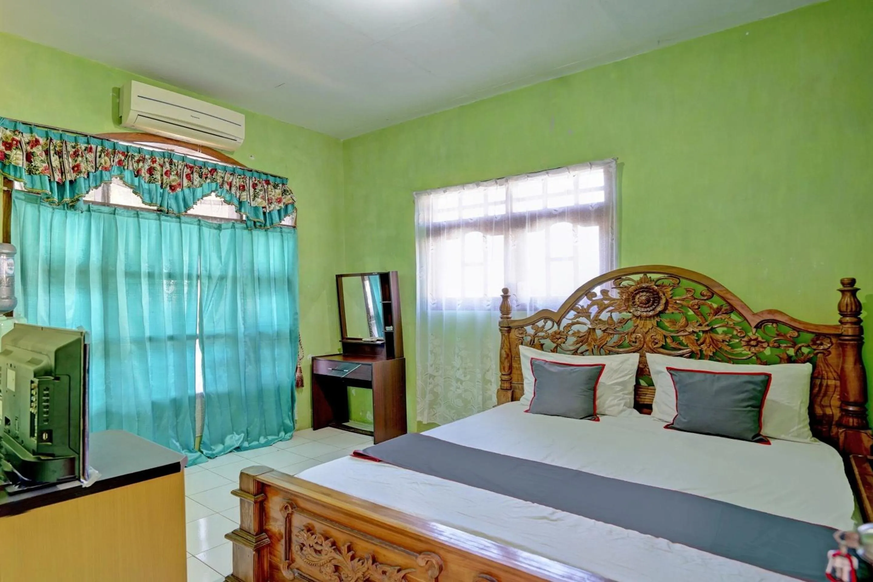 Bedroom, Bed in Collection O 92897 Hotel Intan Near Kantor Syahbandar Bawean