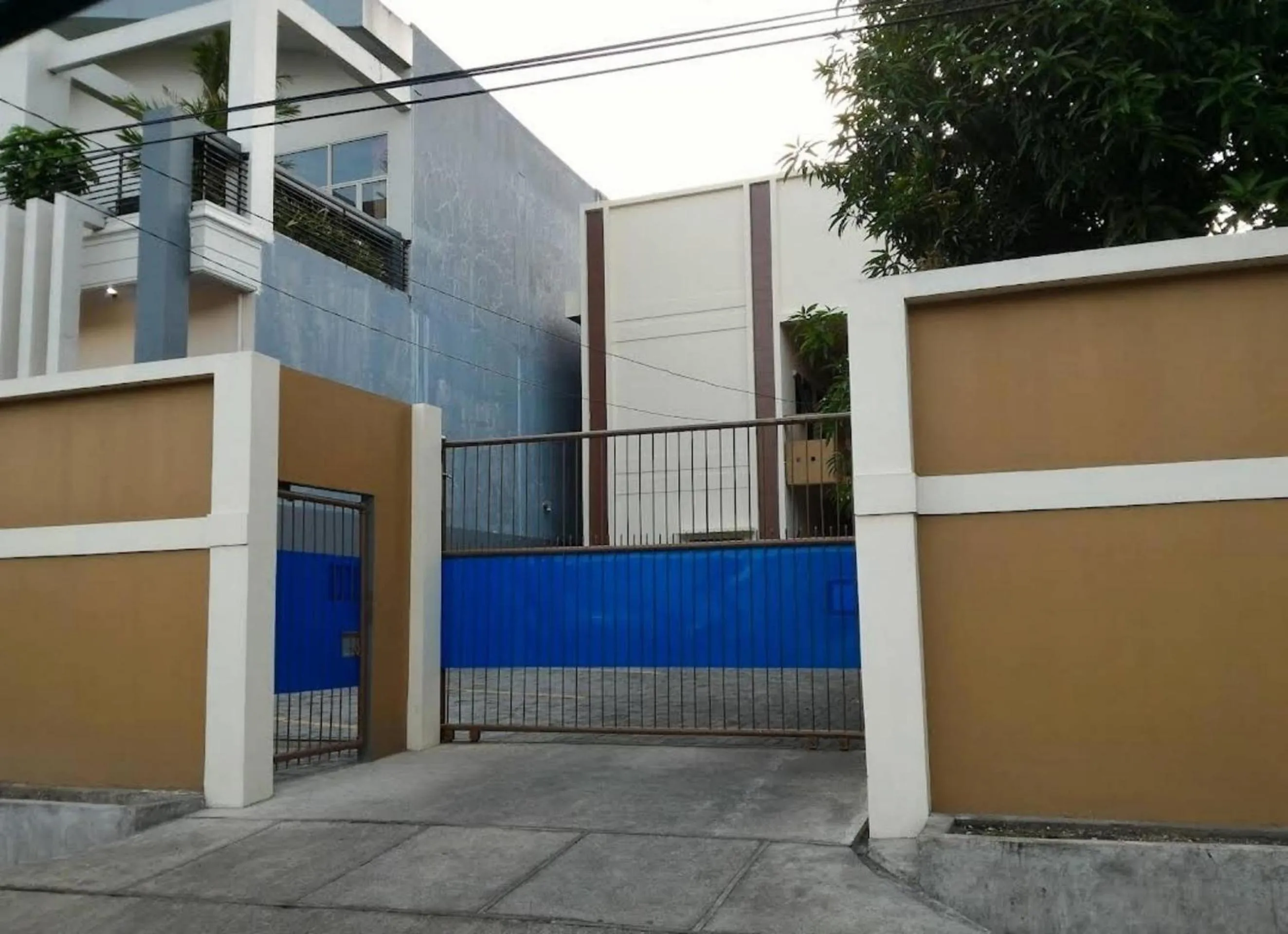 Facade/entrance in Hotel O Mahendra HomestayNearTaman Wisata Bukit Rurukan