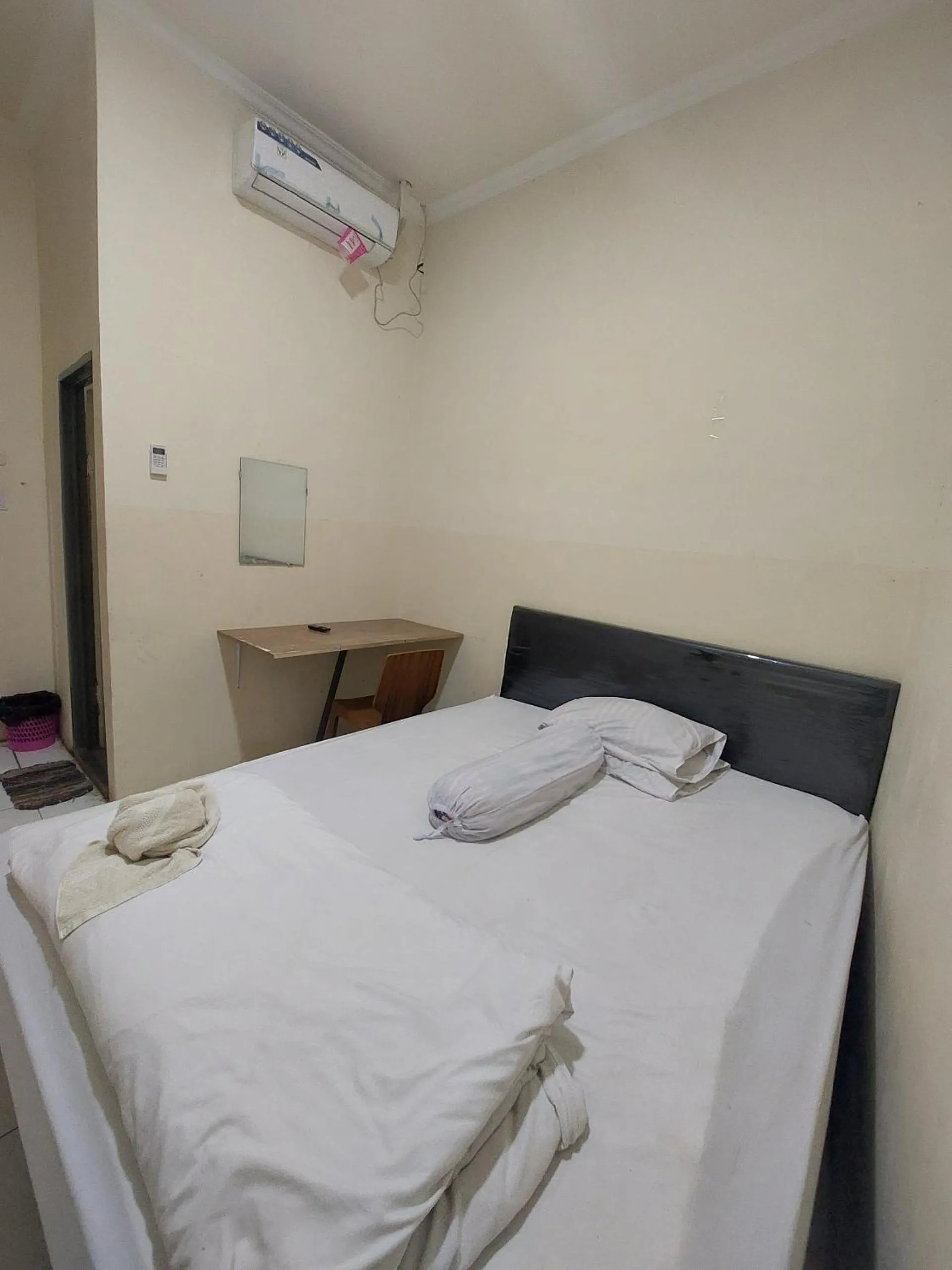 Bedroom, Bed in Hotel O Mahendra HomestayNearTaman Wisata Bukit Rurukan