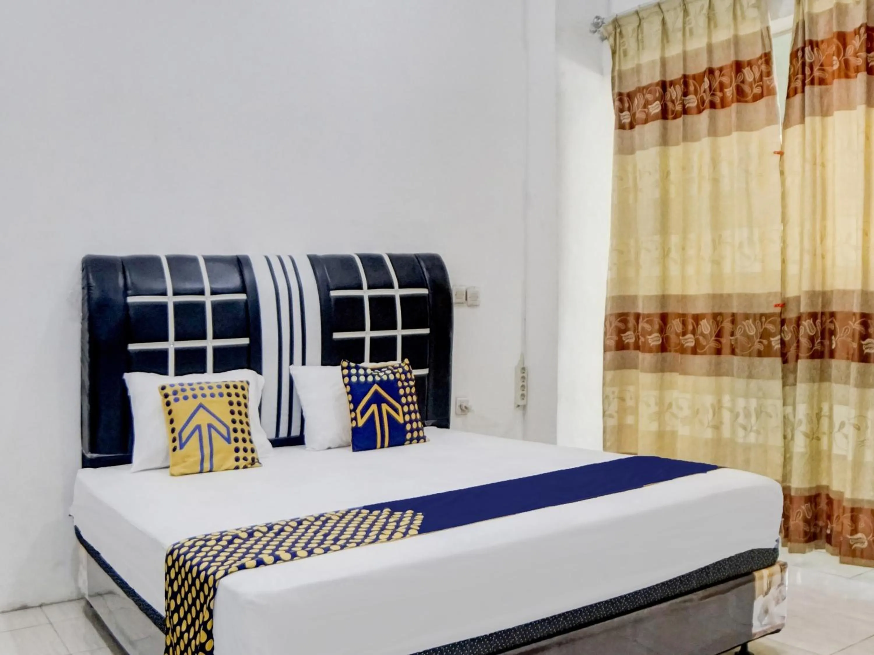 Bedroom, Bed in Hotel O Penginapan Pakam