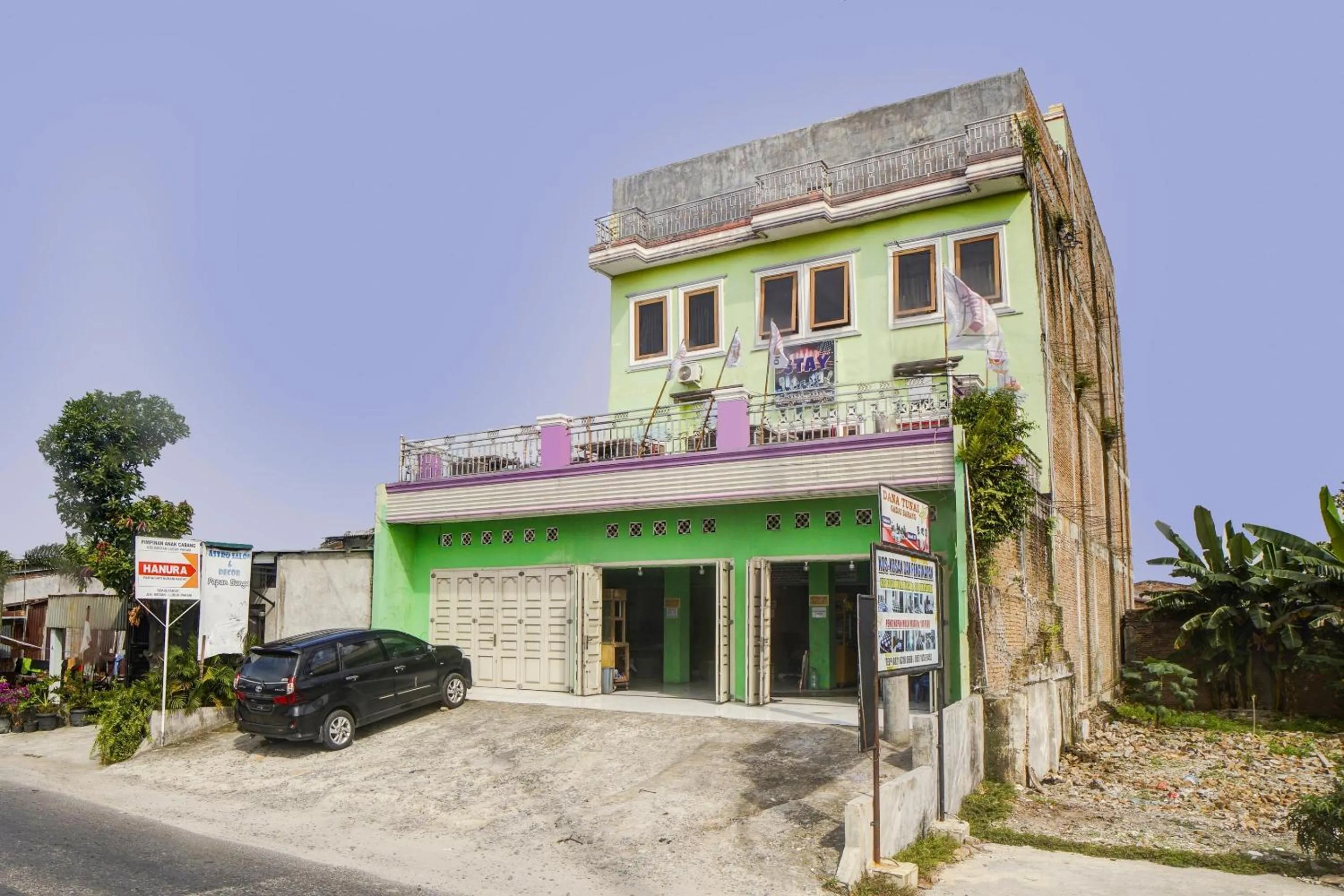 Facade/entrance in Hotel O Penginapan Pakam