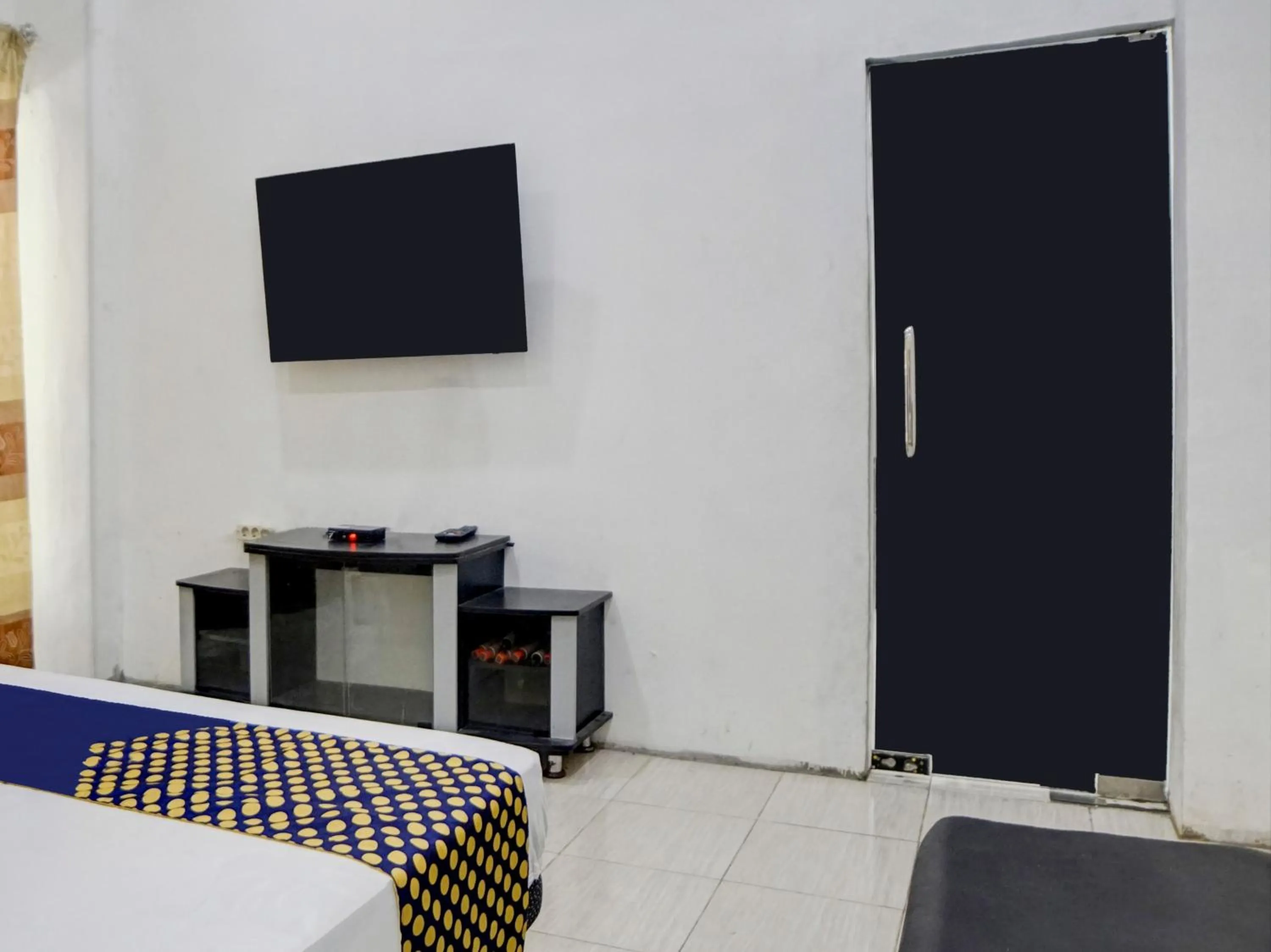 Bedroom, Bed in Hotel O Penginapan Pakam