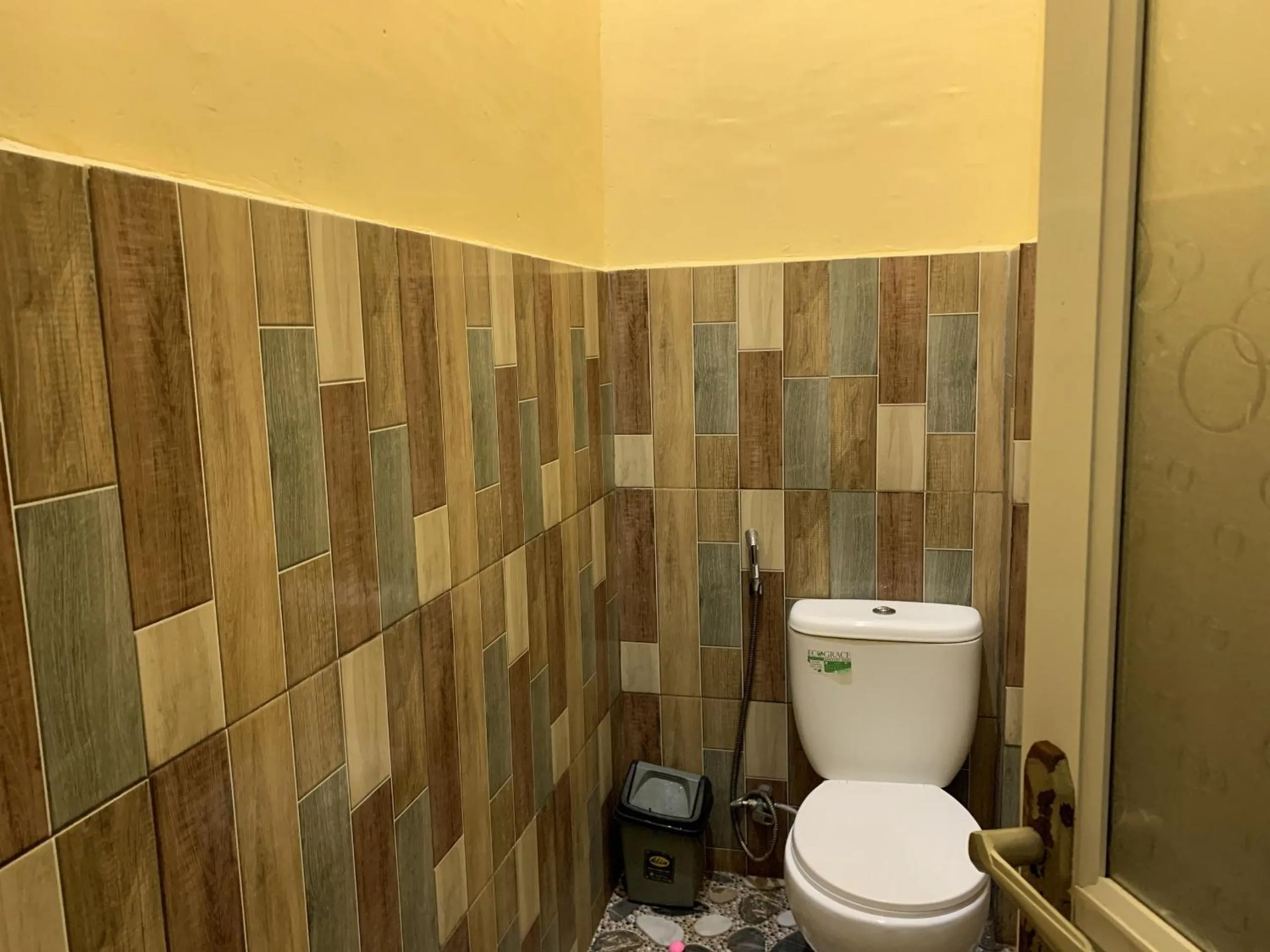 Bathroom in Hotel O Penginapan Laota Syariah Near Rumah Sakit Islam Faisal Makassar