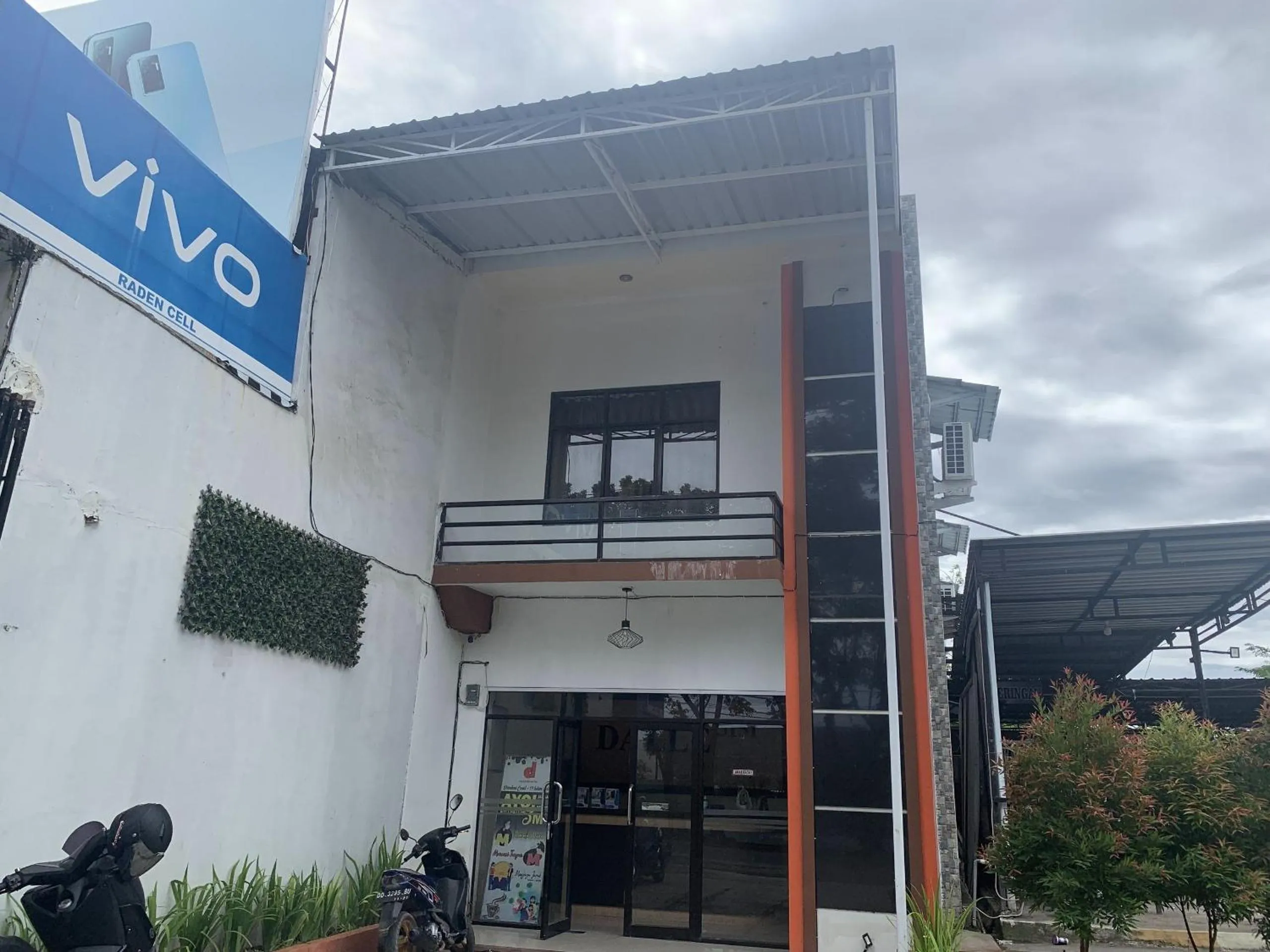 Facade/entrance in Hotel O Penginapan Laota Syariah Near Rumah Sakit Islam Faisal Makassar