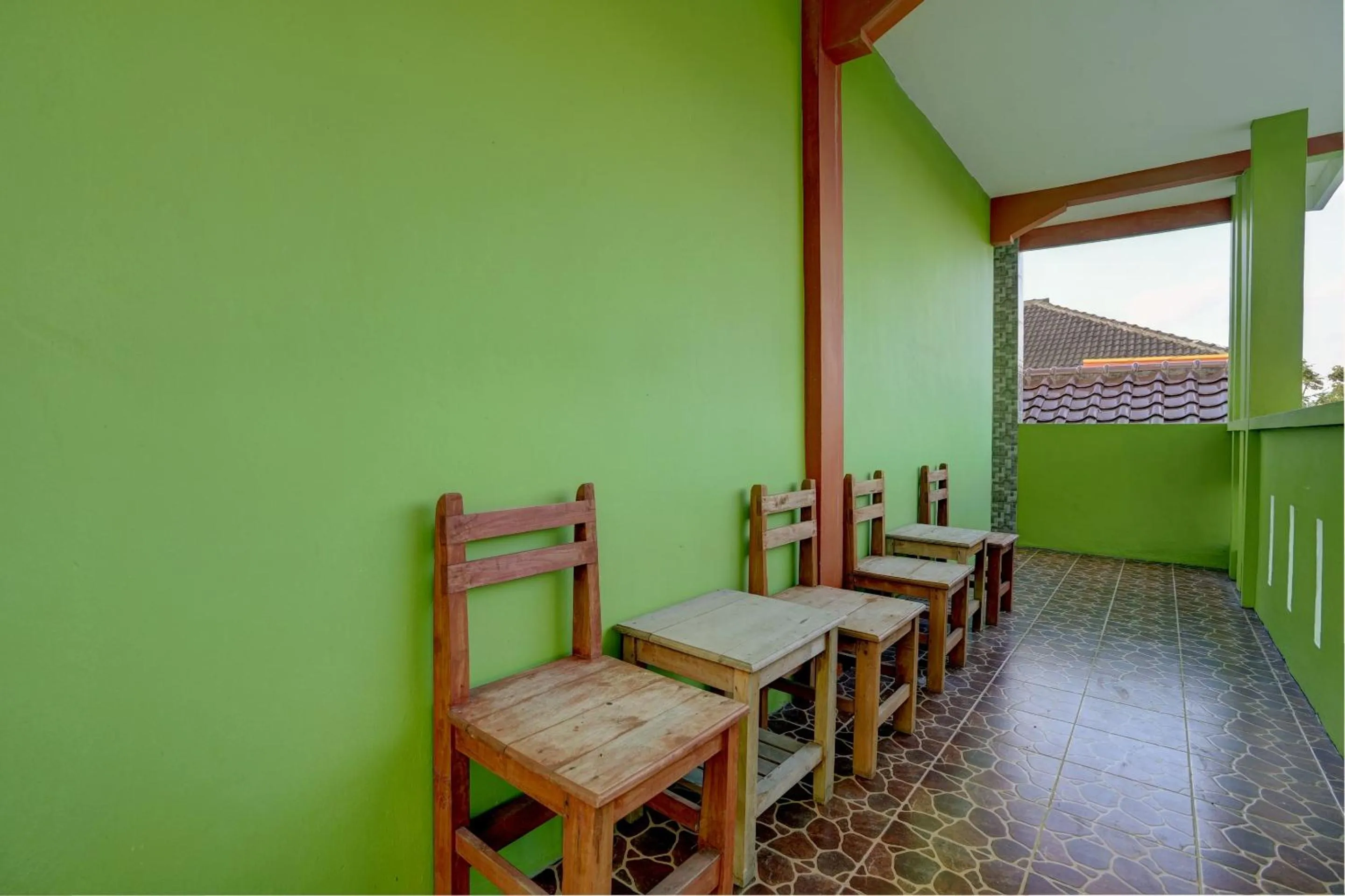 Lobby or reception in Hotel O Sahabat Syariah Near Plasa Telkom Bawean