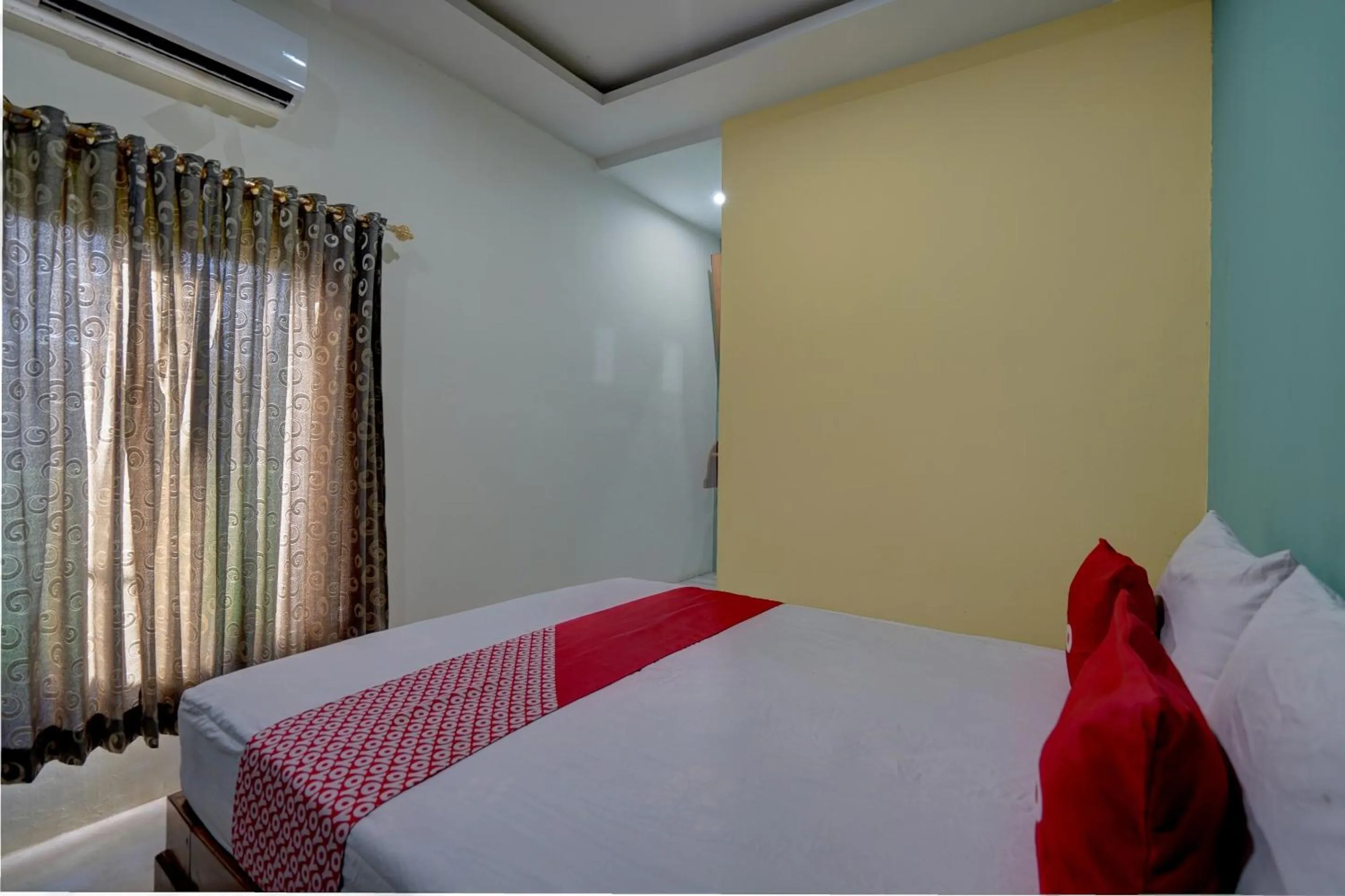 Bedroom, Bed in Hotel O Sahabat Syariah Near Plasa Telkom Bawean