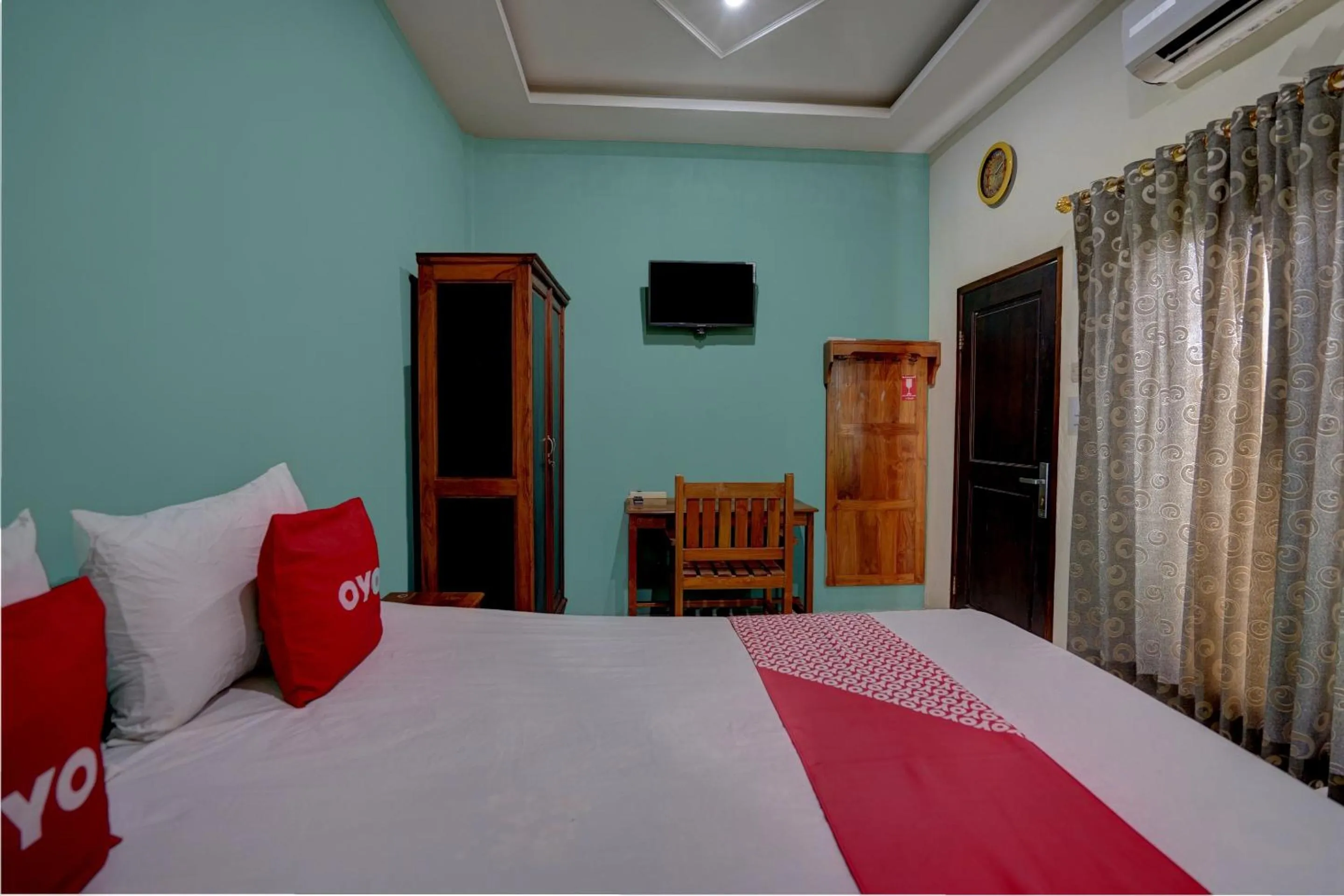 Bedroom, Bed in Hotel O Sahabat Syariah Near Plasa Telkom Bawean