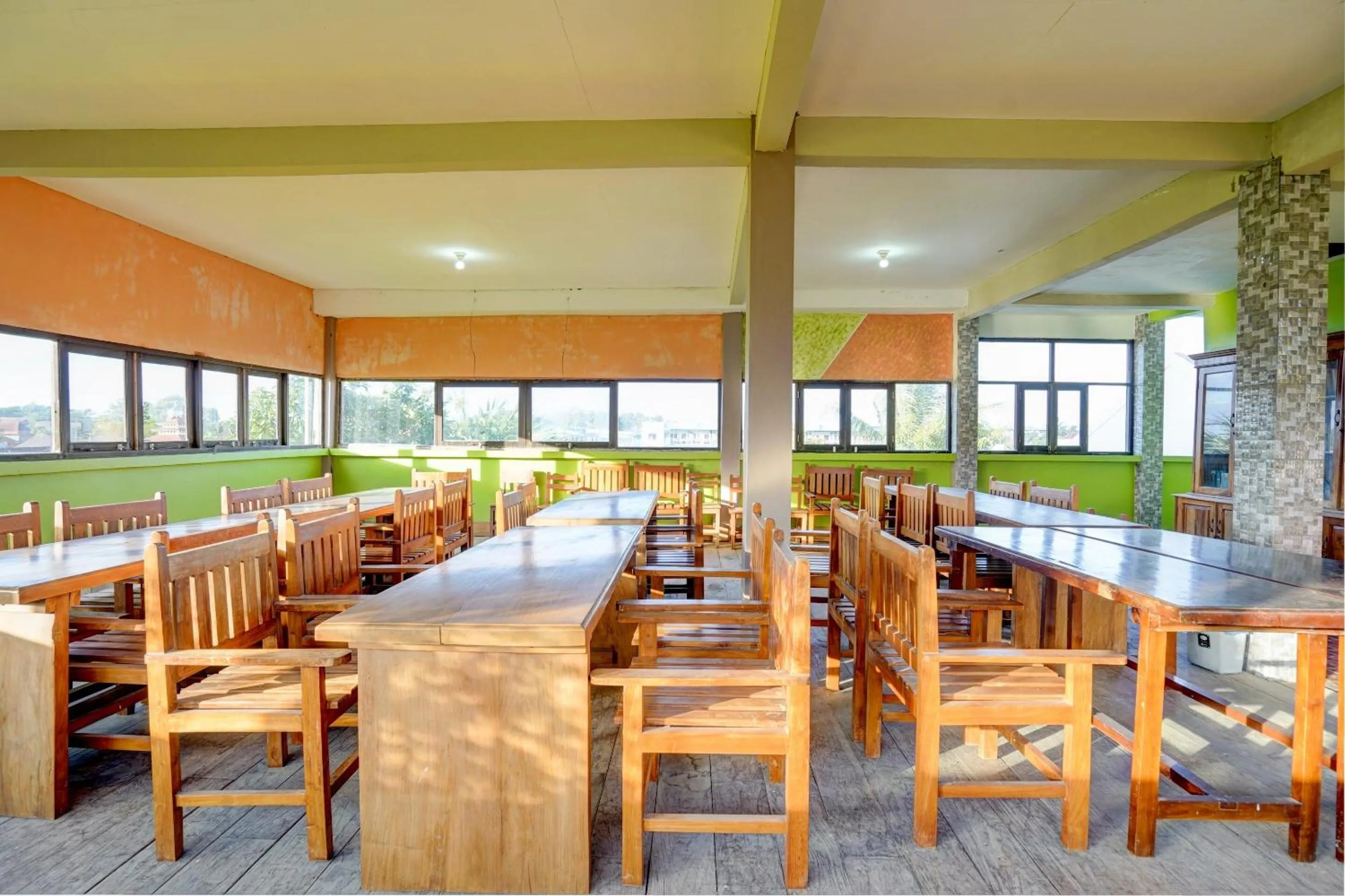 Lobby or reception in Hotel O Sahabat Syariah Near Plasa Telkom Bawean