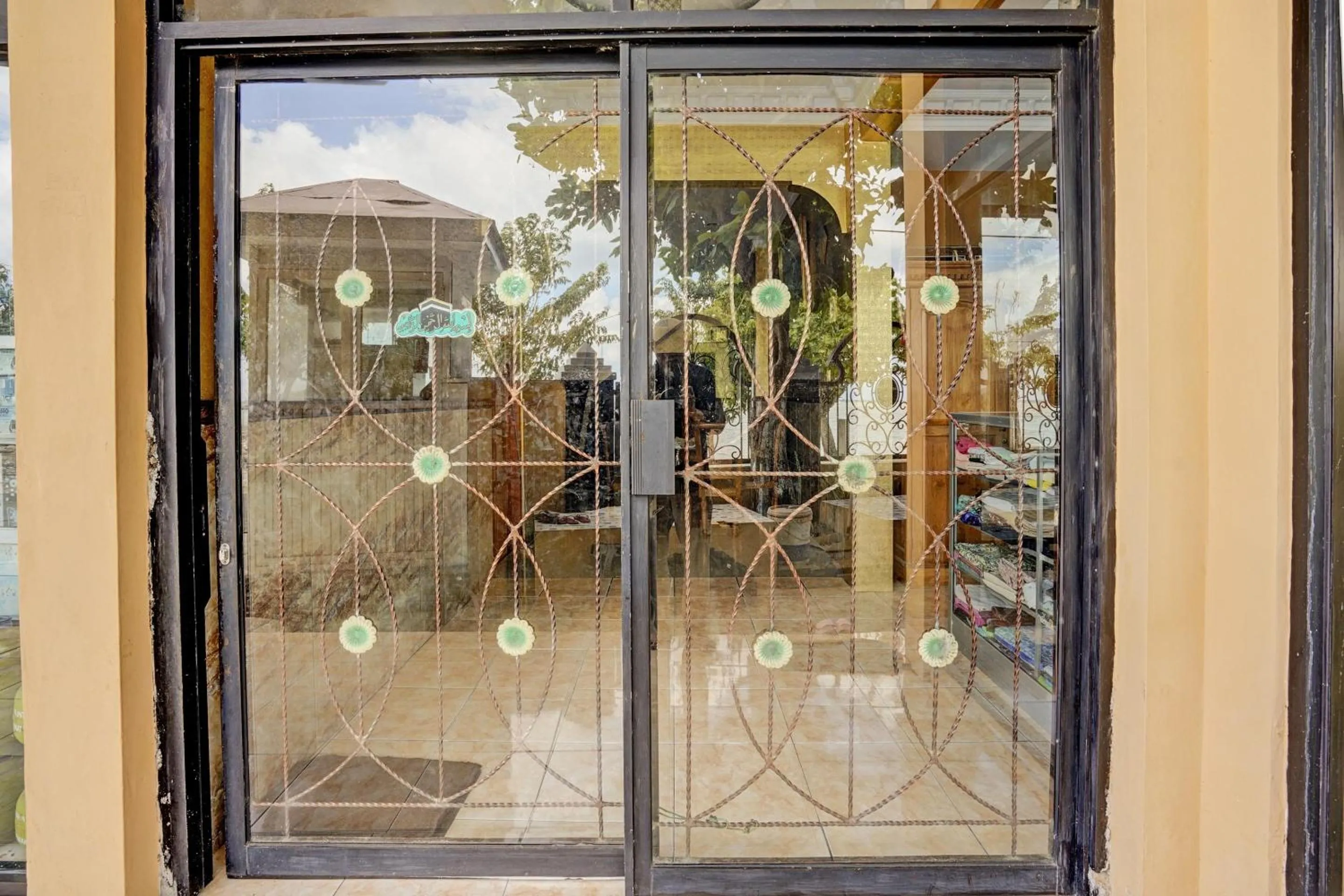 Facade/entrance in OYO 92903 Barokah Hotel Syariah