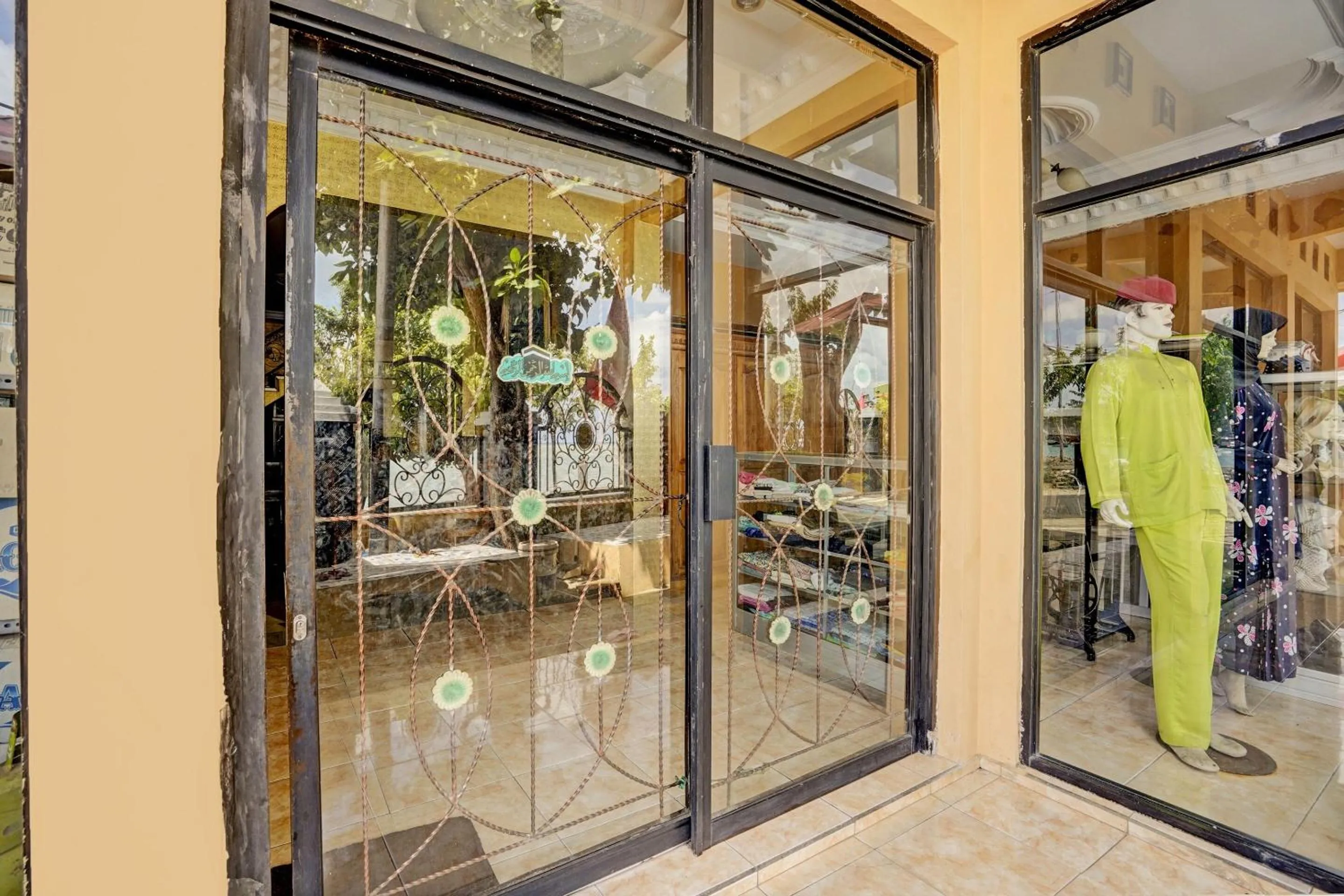 Facade/entrance in OYO 92903 Barokah Hotel Syariah