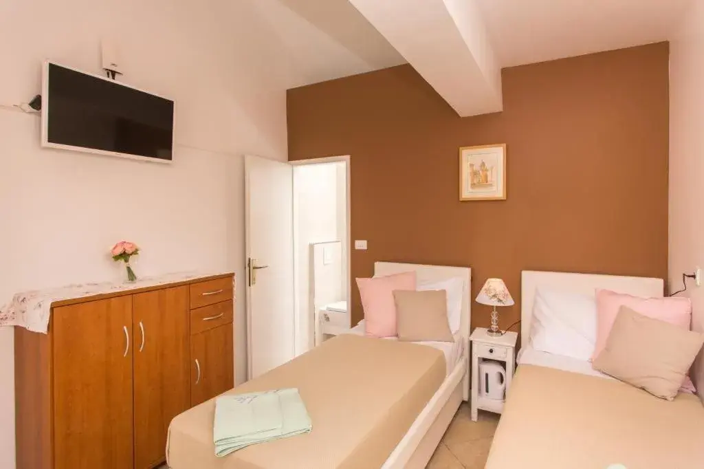 Twin Room in Guest House Ćuk Twin Room in Guest House Ćuk