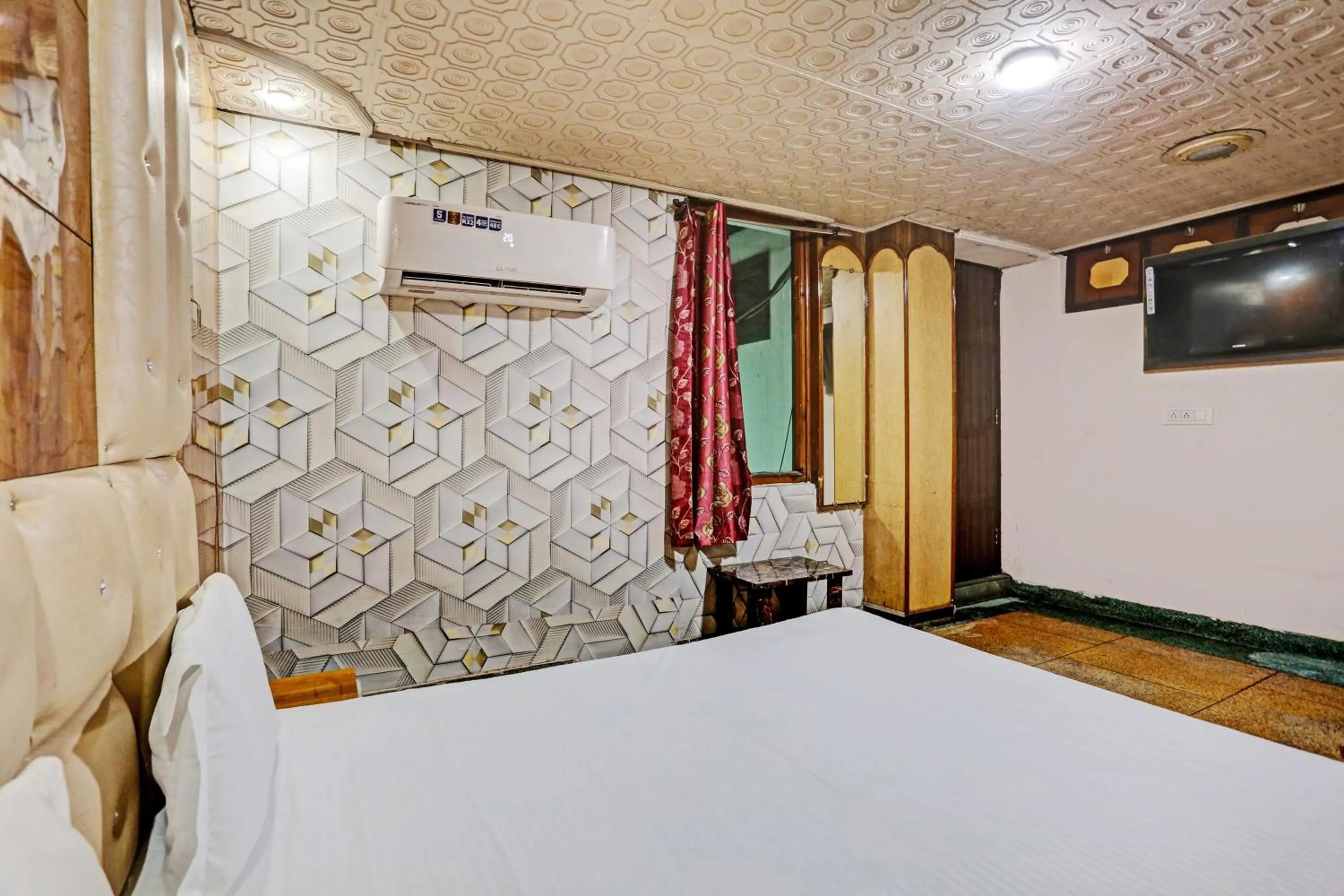 Bedroom, Bed in Hotel O Saffron Night Stay