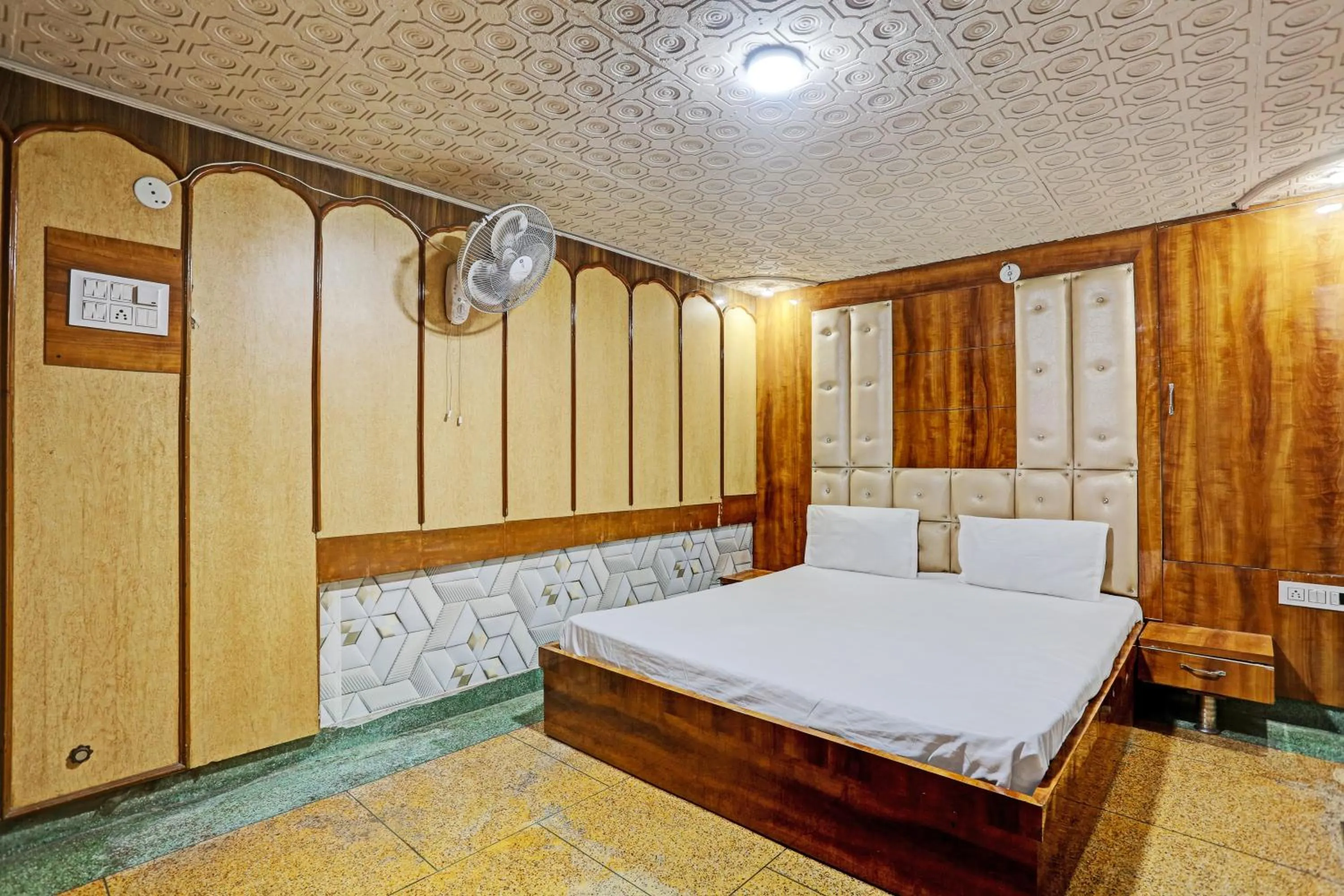 Bedroom, Bed in Hotel O Saffron Night Stay