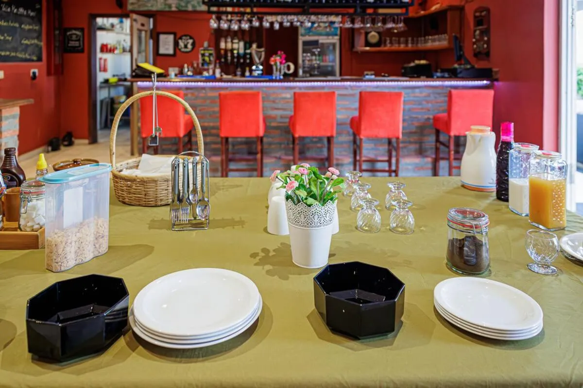 Restaurant/places to eat in Ocean Villa Heights