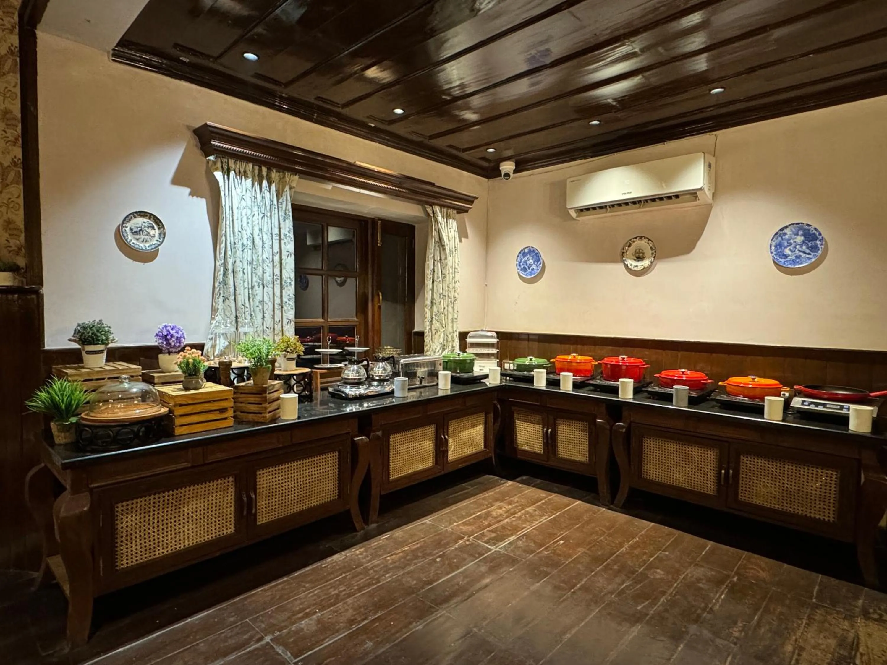 Restaurant/Places to Eat in Brij Anayra Dharamshala - A Himalayan Luxury Retreat