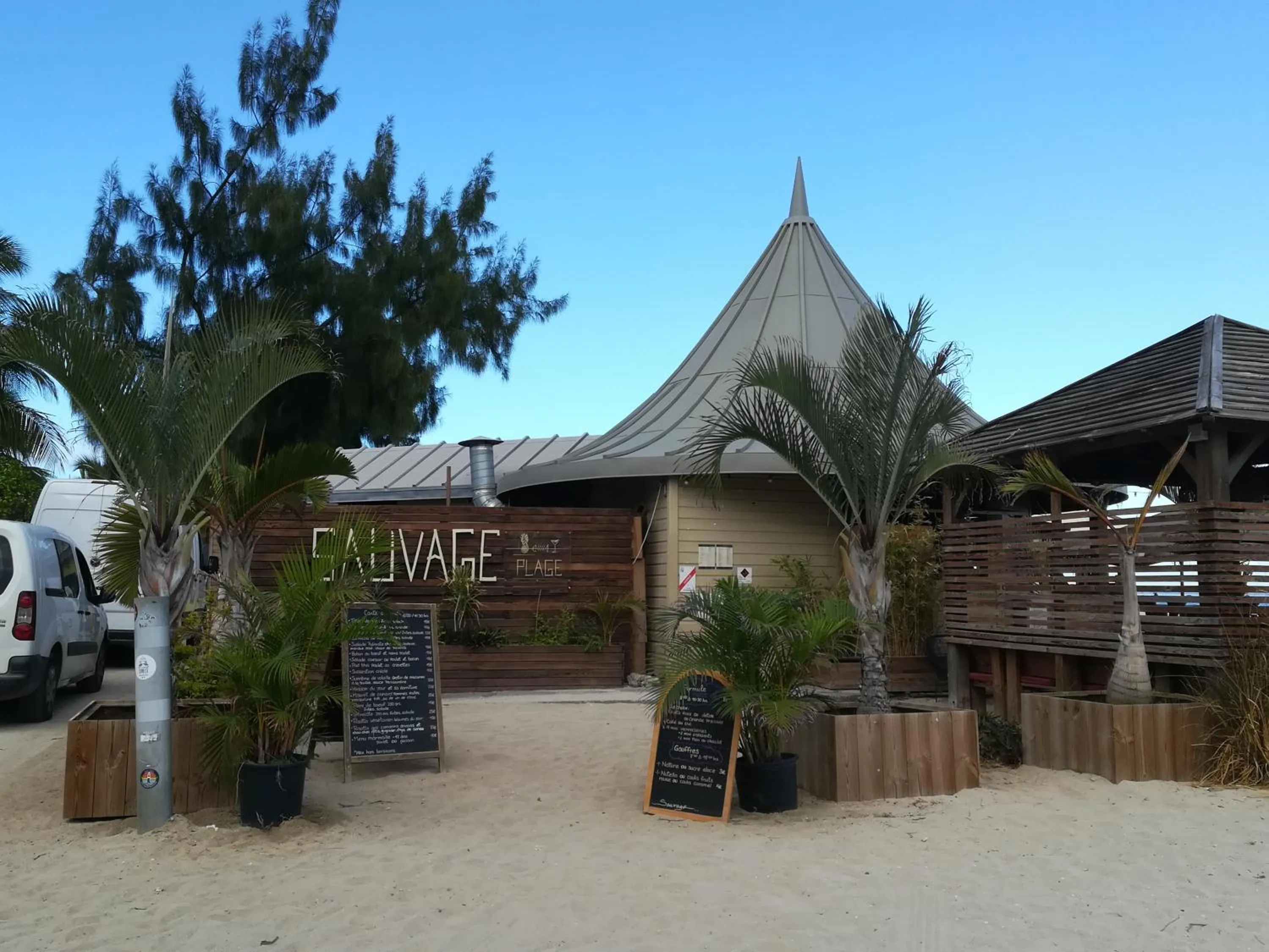 Nearby landmark in Hotel De la Plage