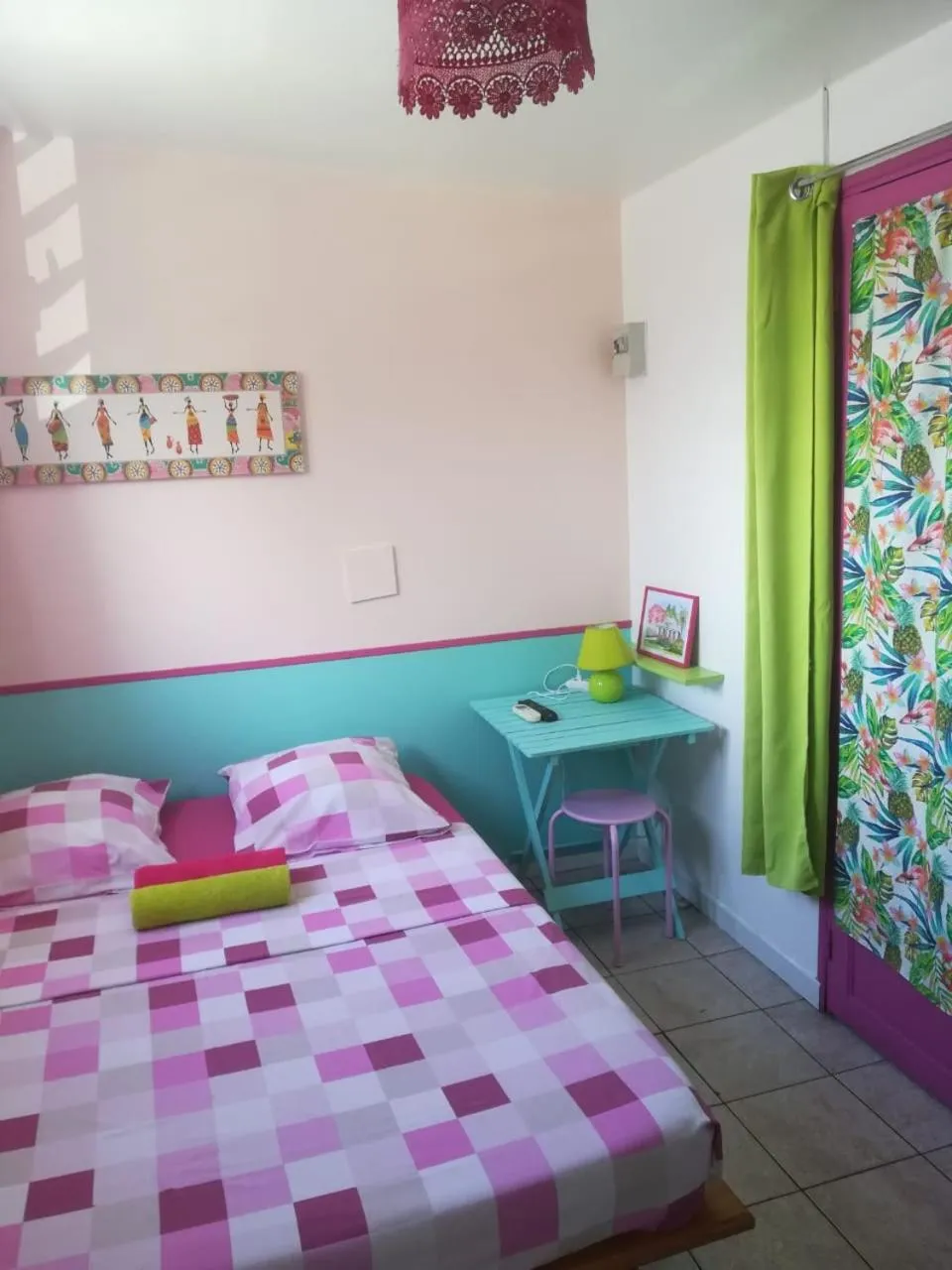 Day, Bed in Hotel De la Plage