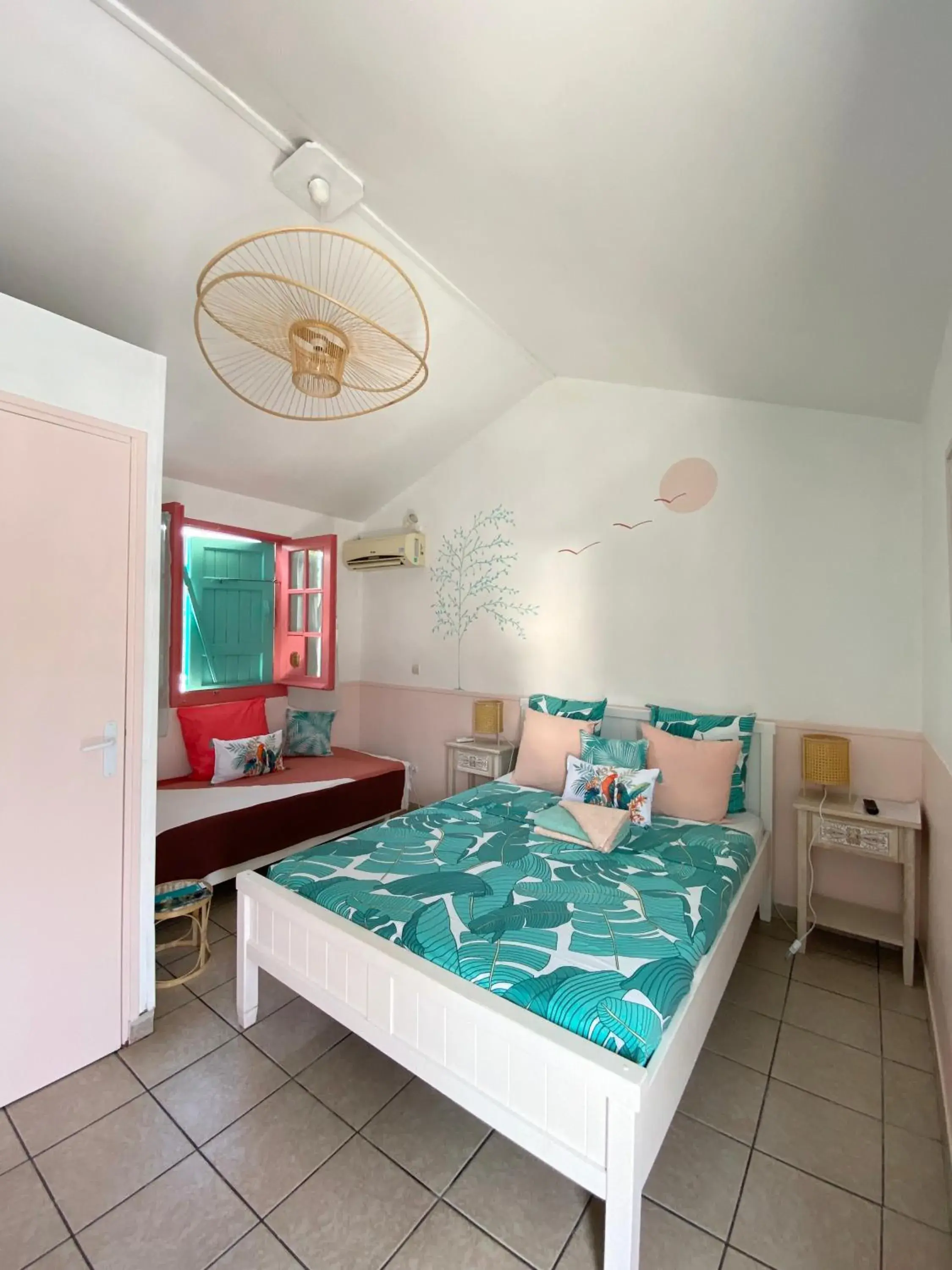 Double Room with Private Bathroom in Hotel De la Plage Double Room with Private Bathroom in Hotel De la Plage