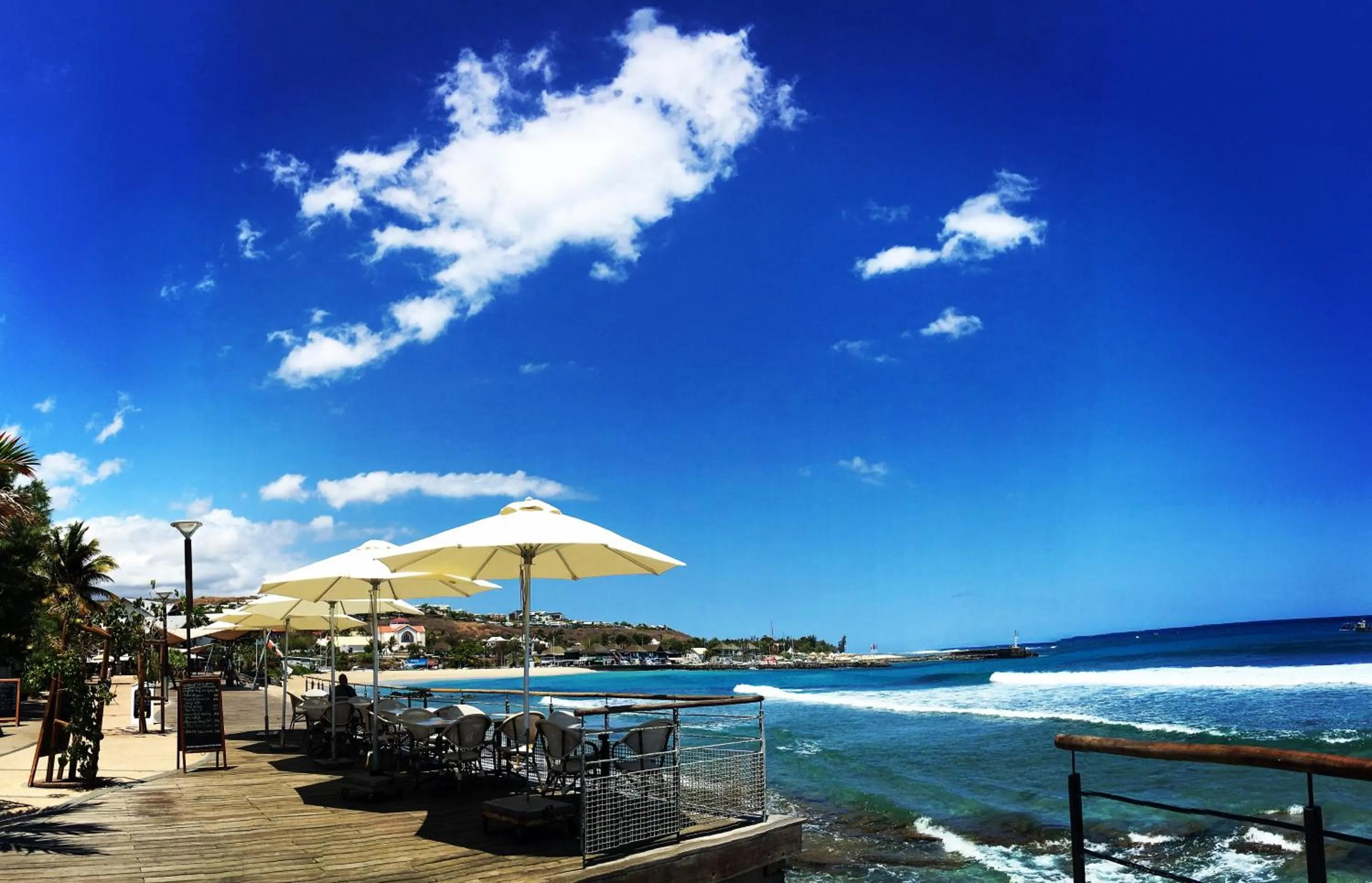 Restaurant/places to eat in Hotel De la Plage