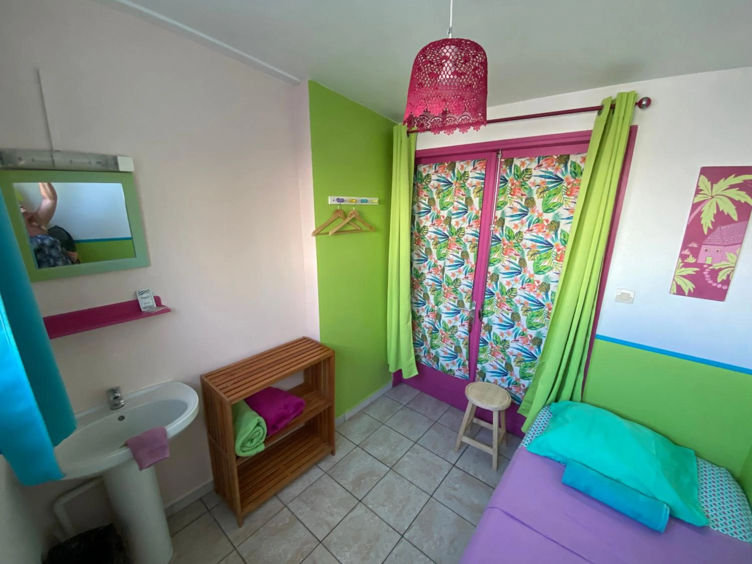 Photo of the whole room, Bed in Hotel De la Plage