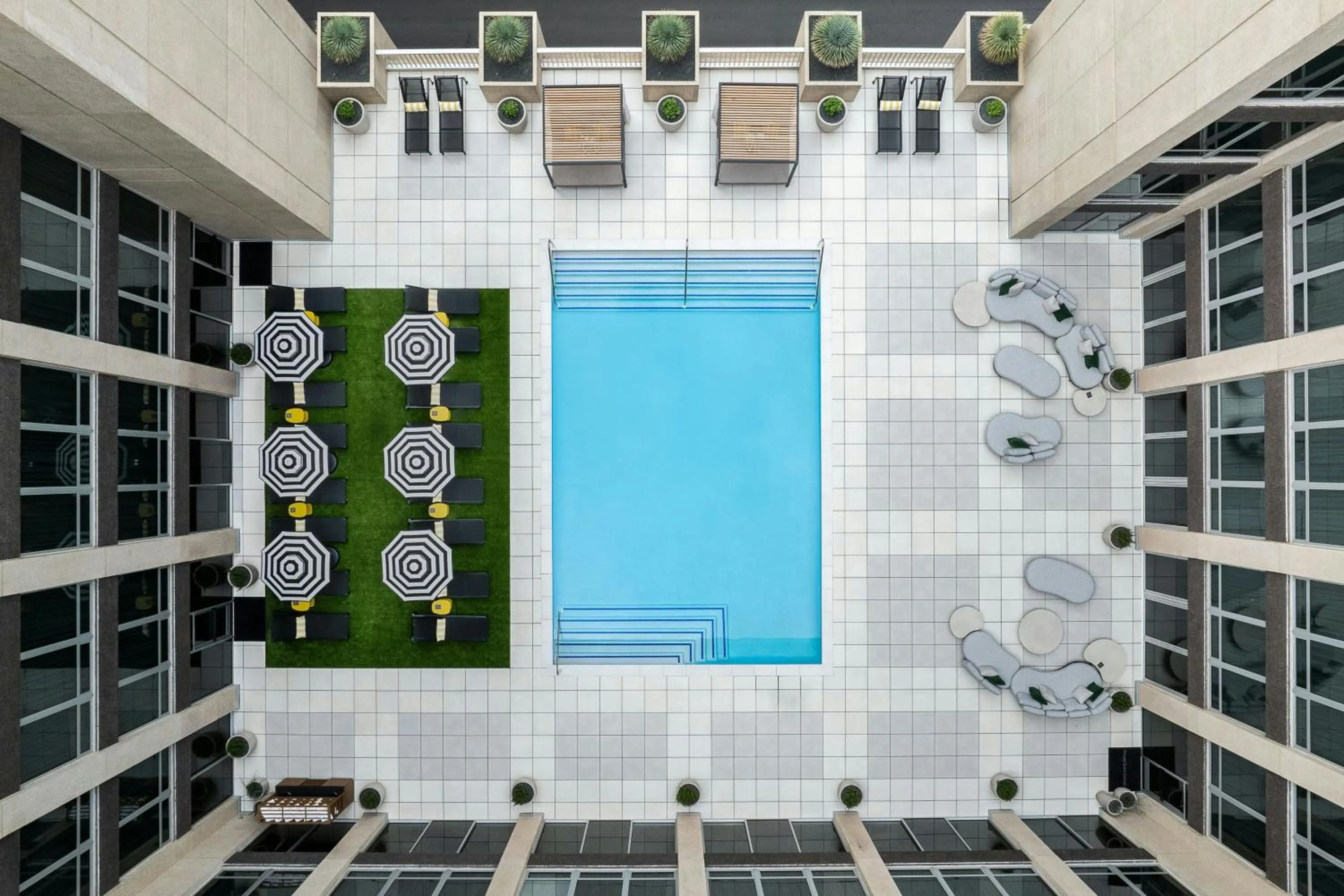 Swimming pool in Le Meridien Fort Worth Downtown