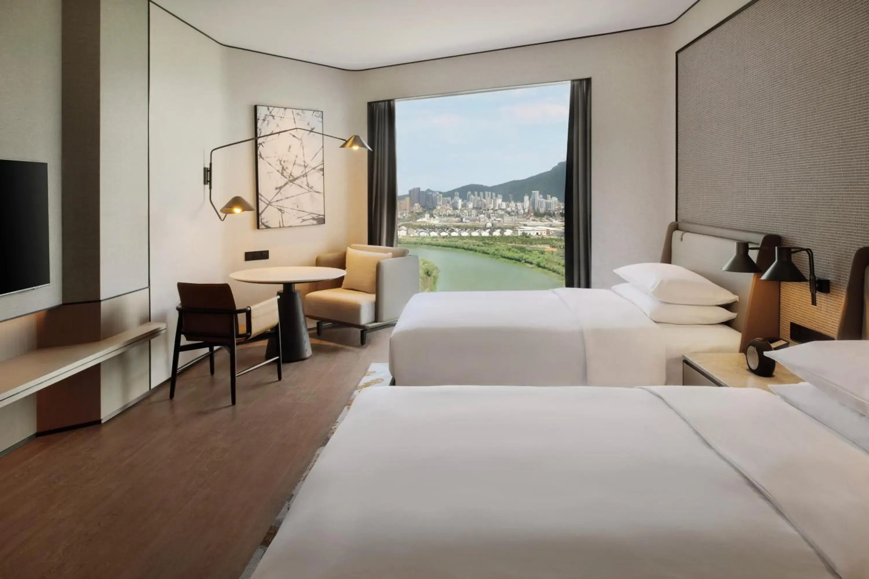 Deluxe Double Room with Two Double Beds and River View in Sheraton Taizhou Deluxe Double Room with Two Double Beds and River View in Sheraton Taizhou