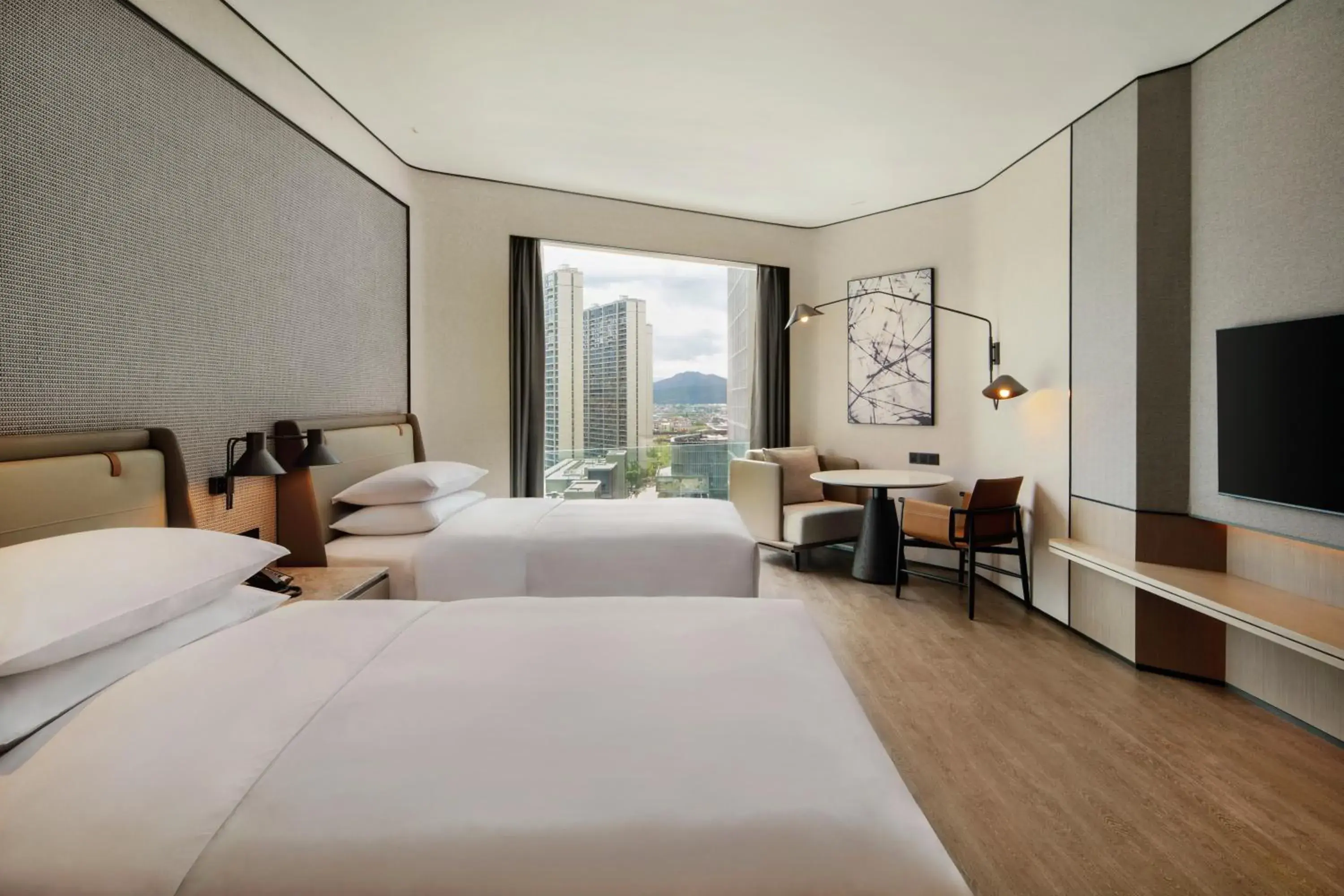 Deluxe Double Room with Two Double Beds and City View in Sheraton Taizhou Deluxe Double Room with Two Double Beds and City View in Sheraton Taizhou
