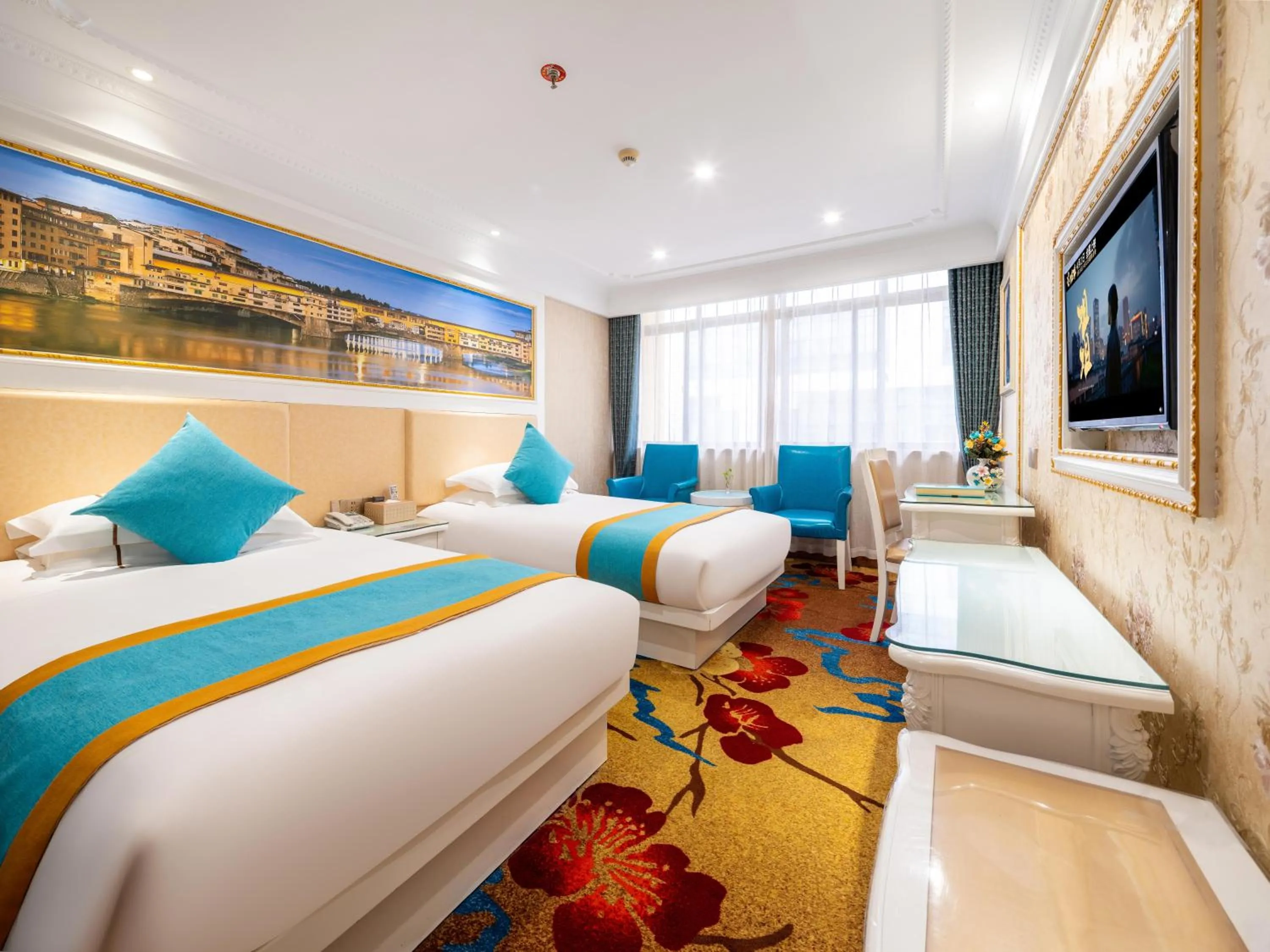 Communal lounge/ TV room, Bed in Yiwu Defeng Hotel