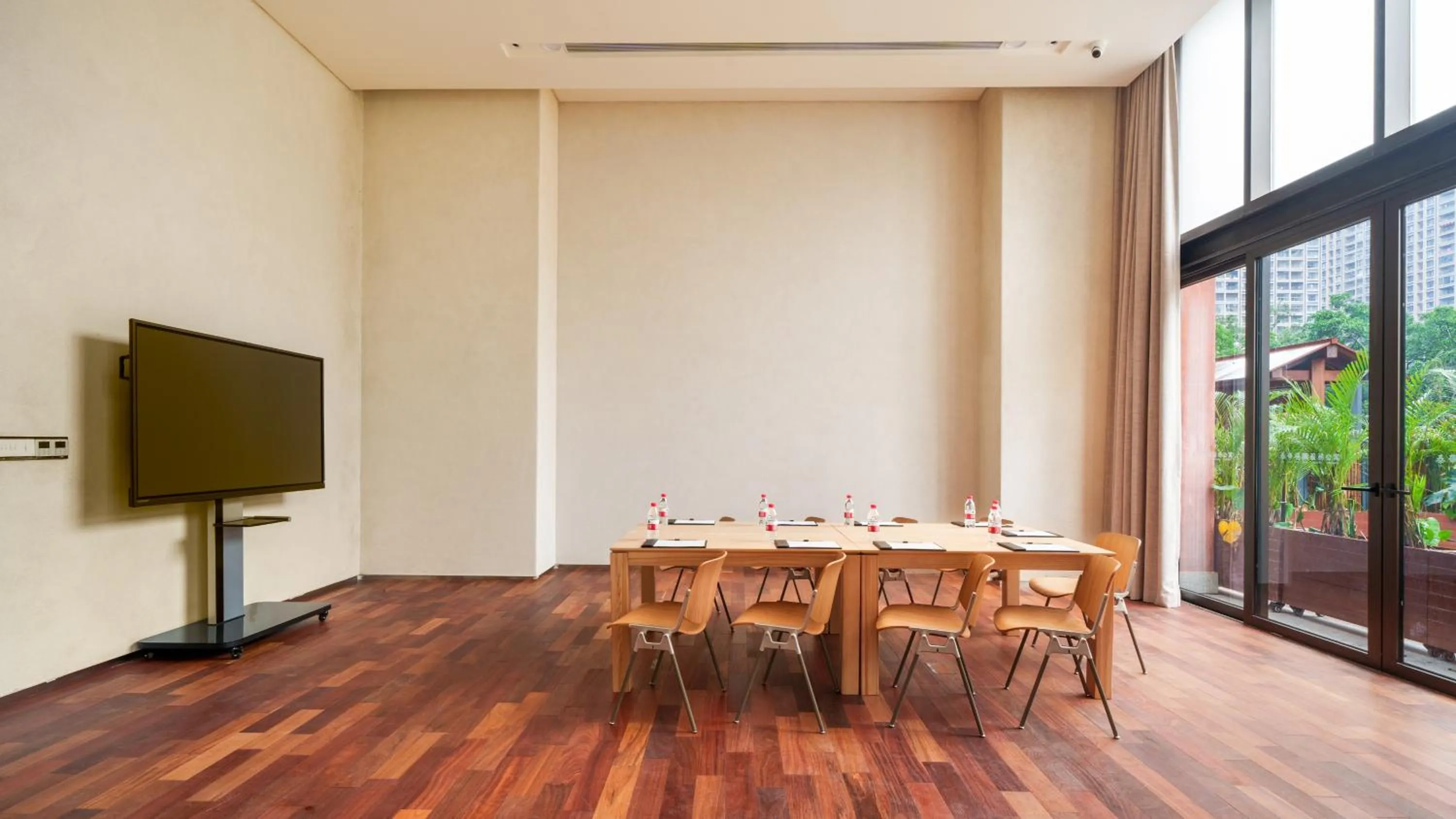 Meeting/conference room in Wutong Hotel Apartment Bao'an Center