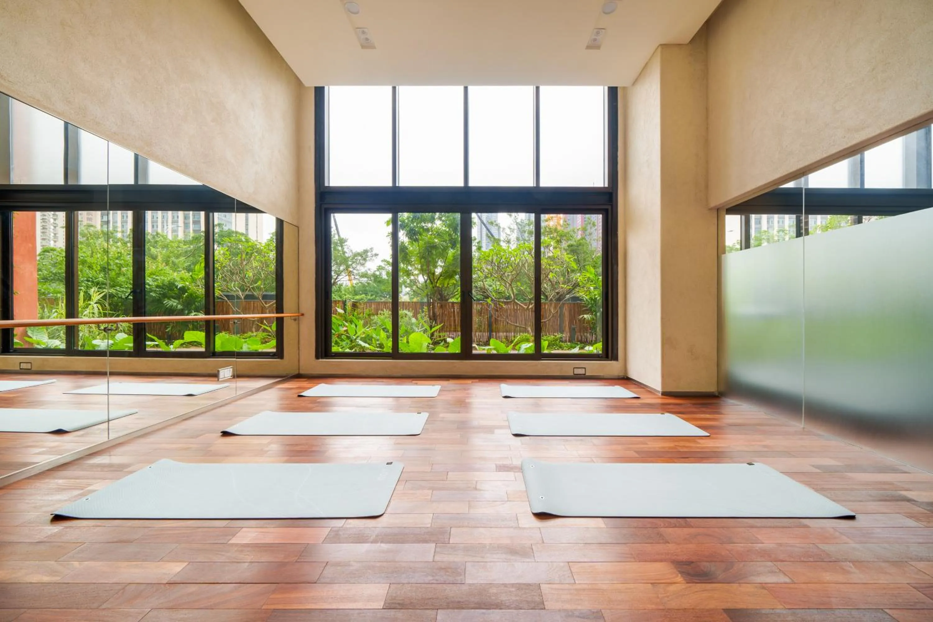Fitness centre/facilities in Wutong Hotel Apartment Bao'an Center