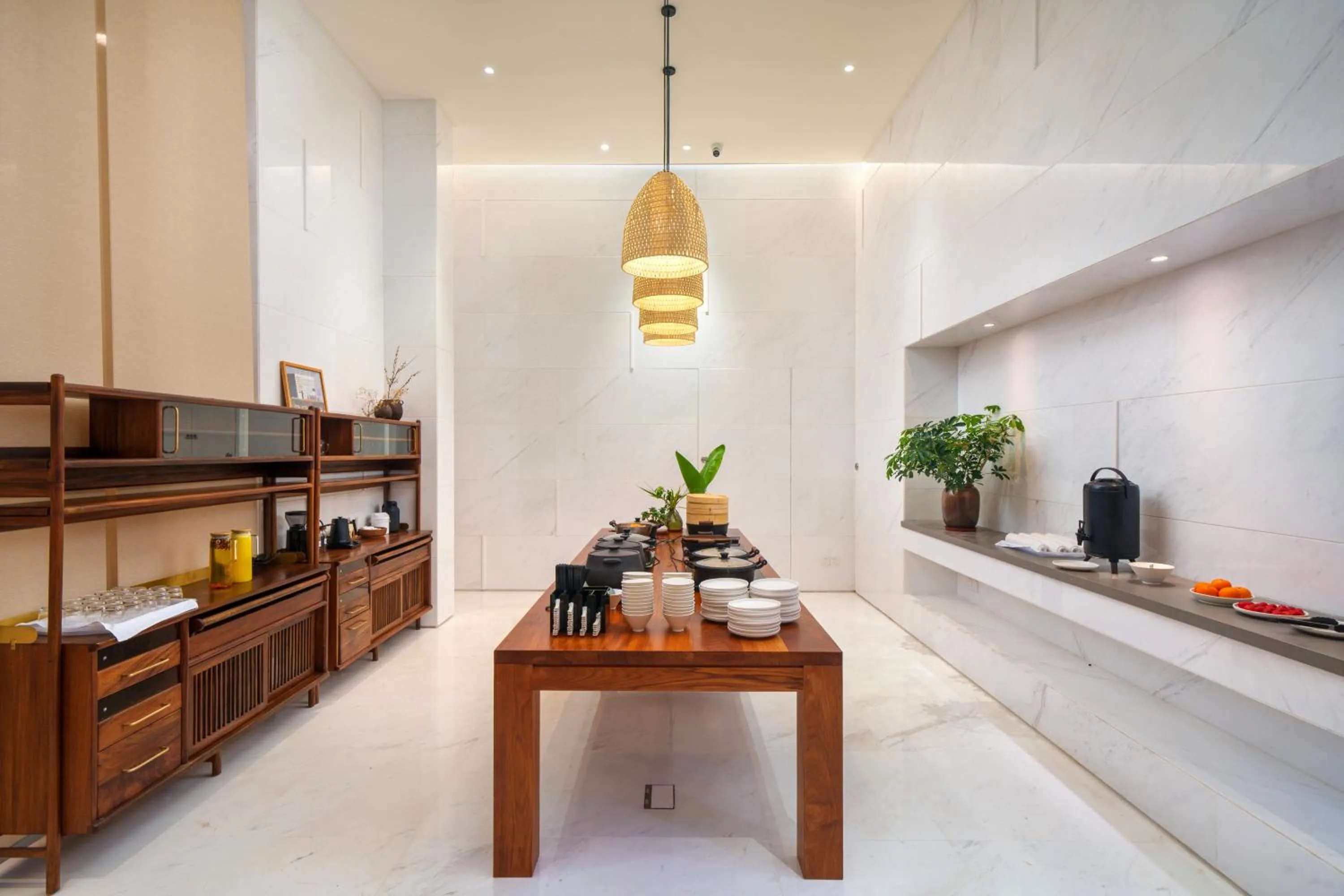 Restaurant/places to eat in Wutong Hotel Apartment Bao'an Center